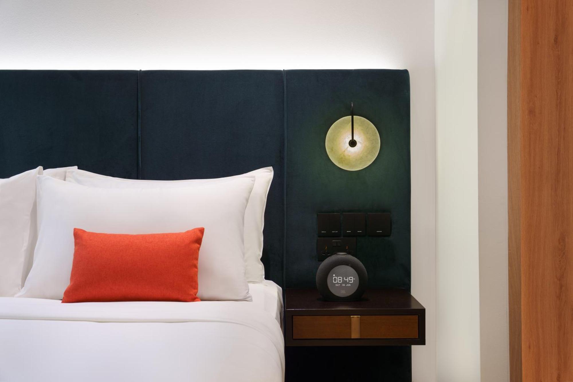 Deluxe Queen Room with Pool View,1603735357:JPEG