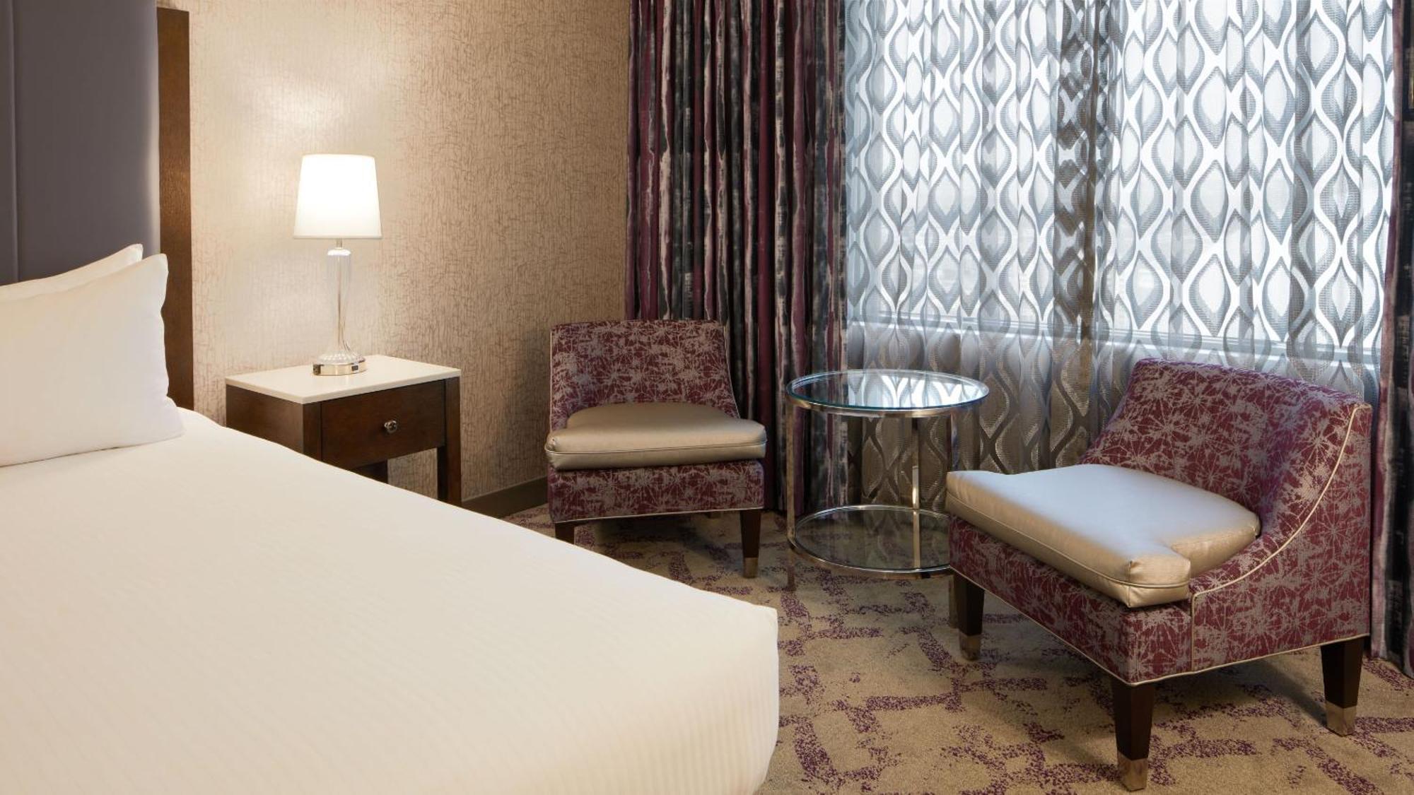 Deluxe Room 1 King Non-Smoking