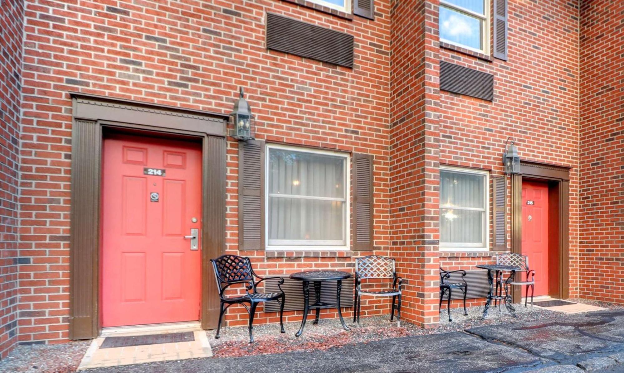 Premium Two Queen | Pet-Friendly