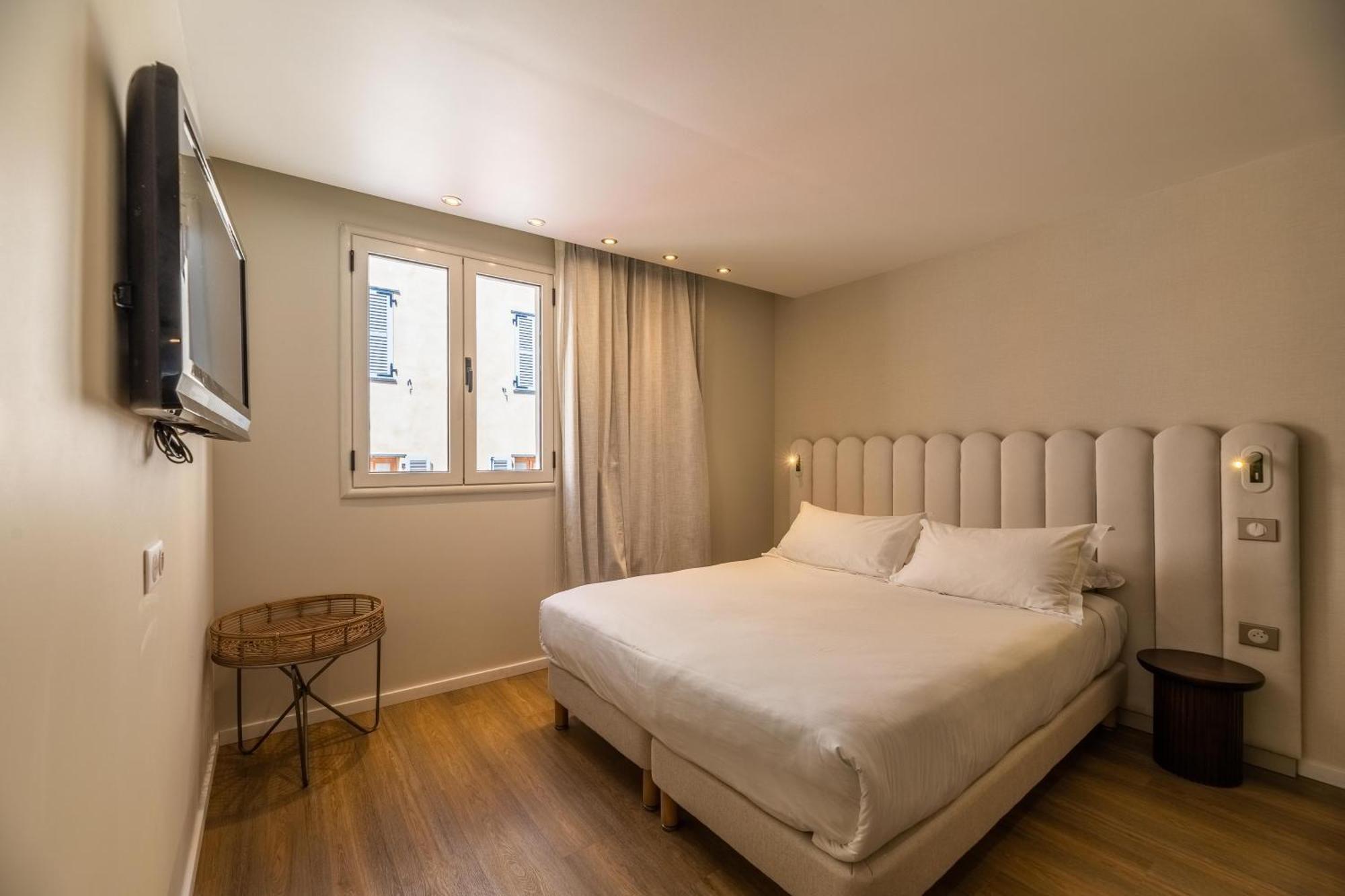 Double Room "Côté sud city view"