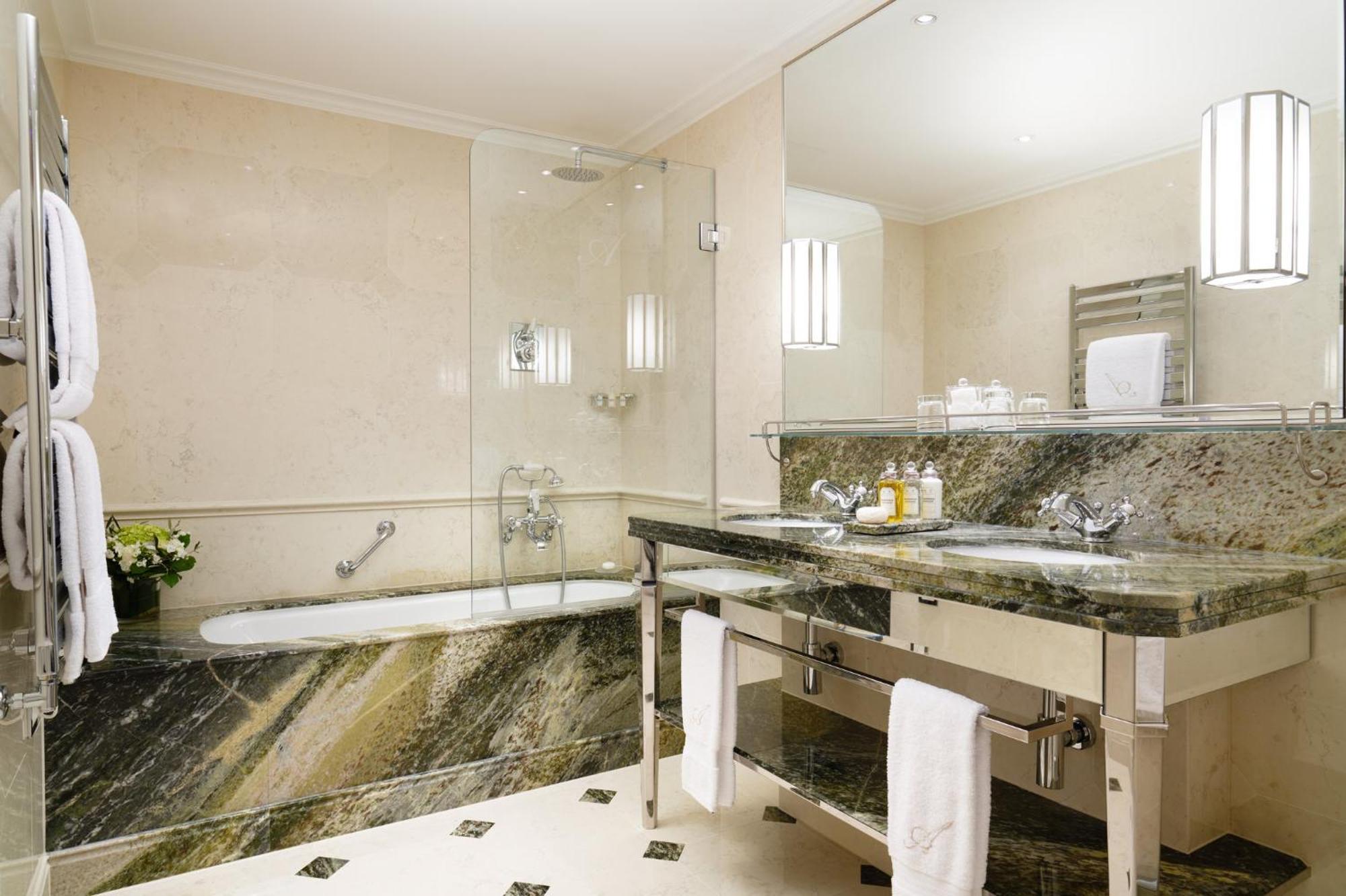 Chambre Lit King-Size Exclusive - Vue sur Lac