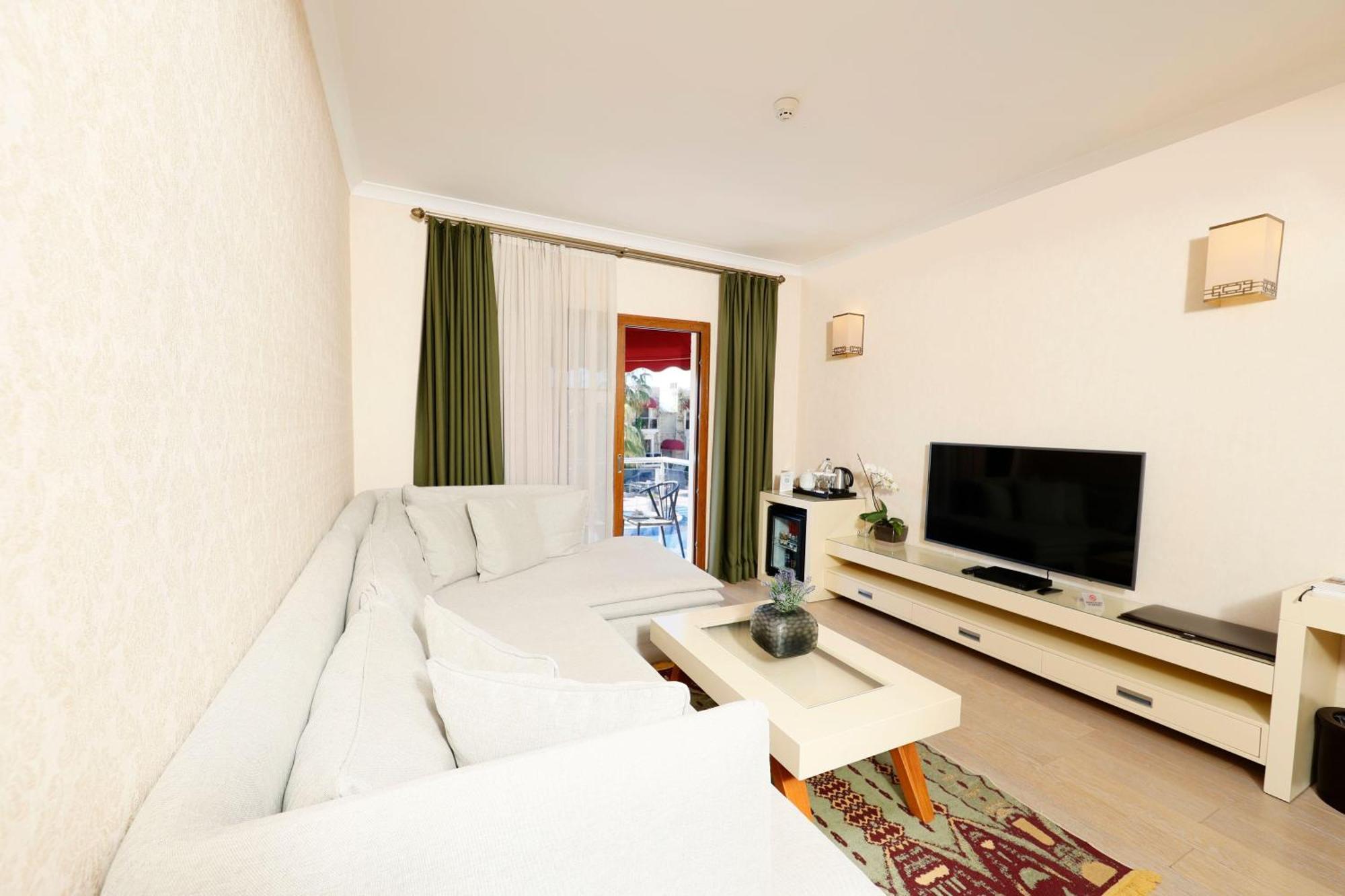Luxury Suite,1605368614:JPEG