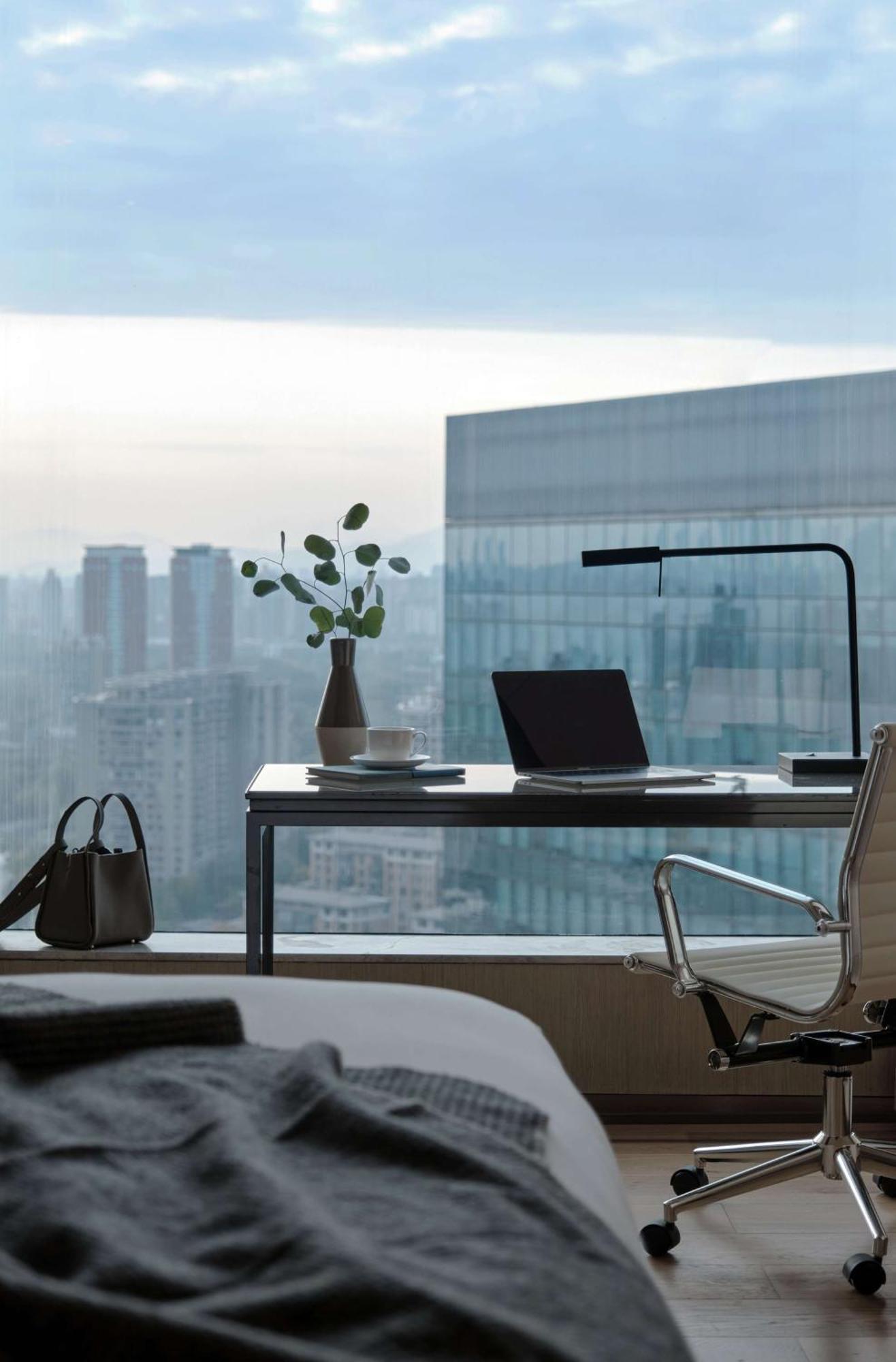 Urban King Room