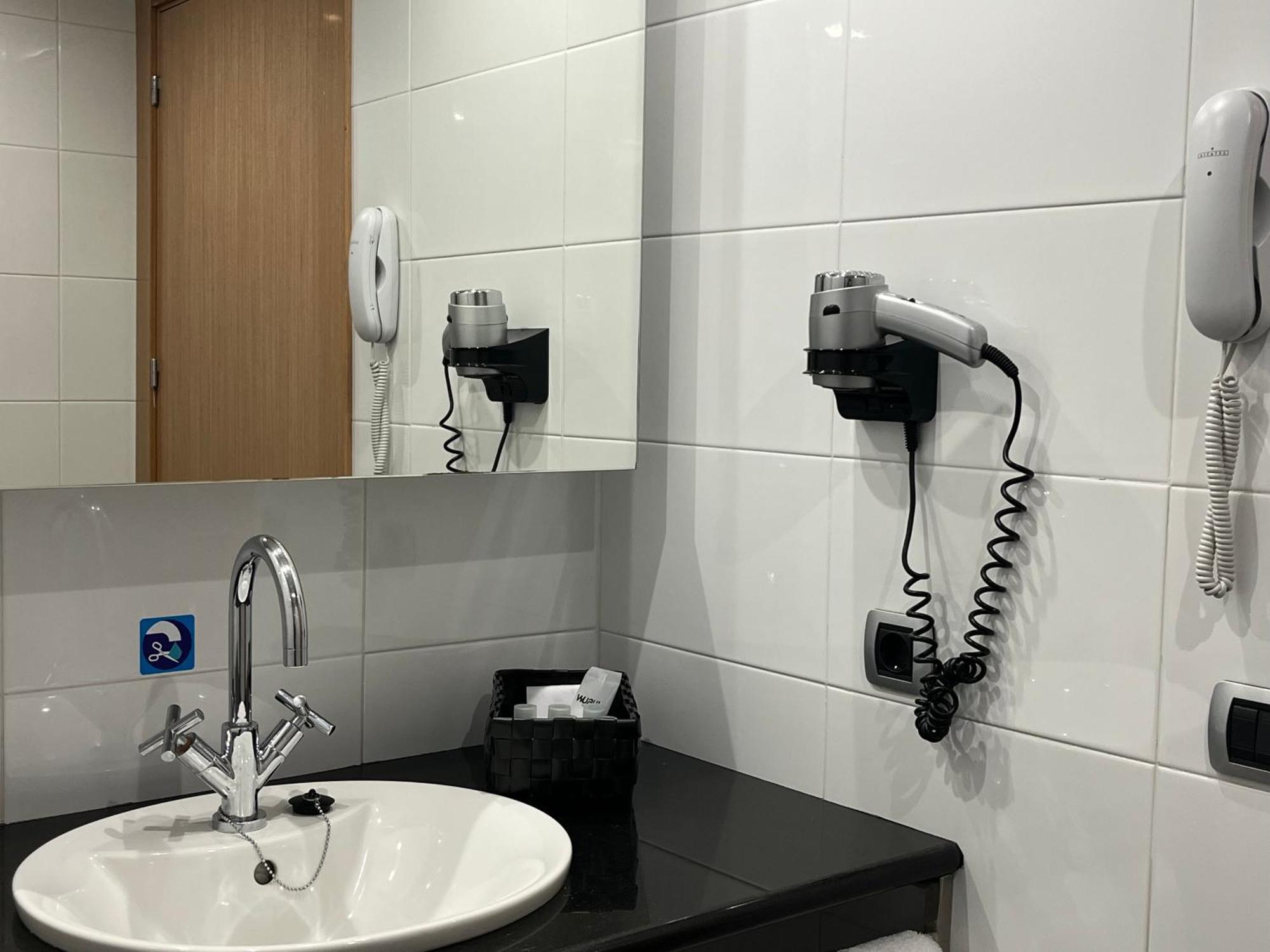 Interior Comfort Double Room,1606546121:JPEG