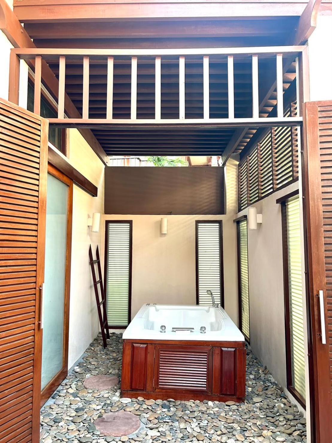 Villa Spa Bath