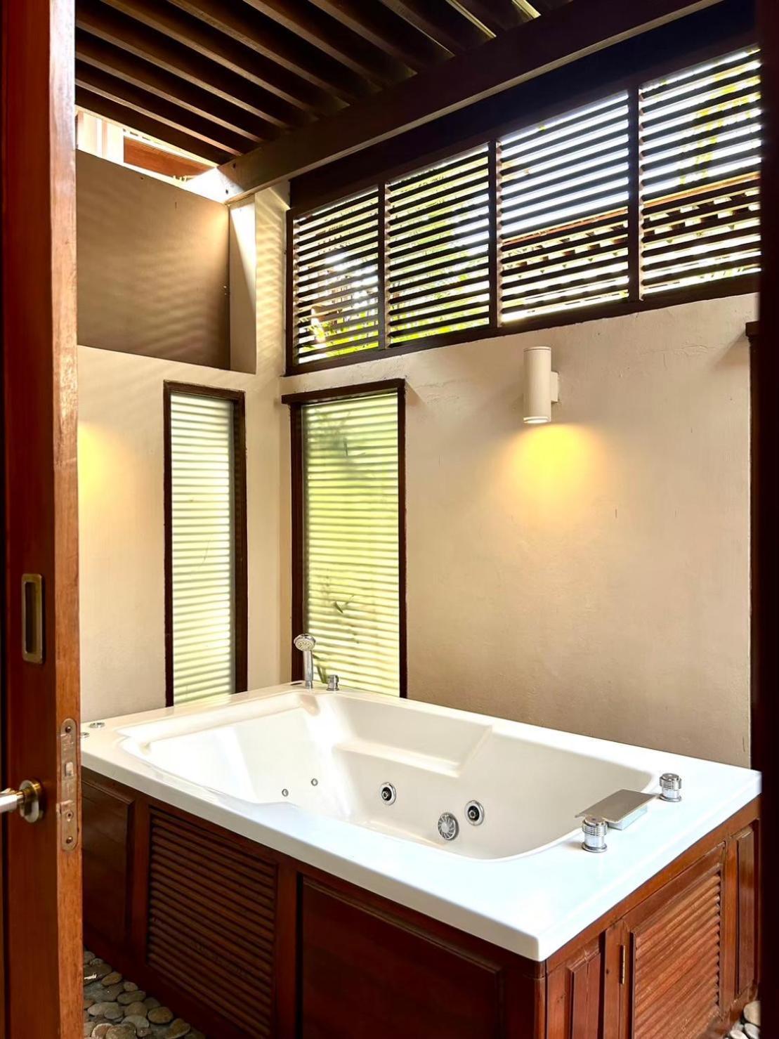 Suite Spa Bath