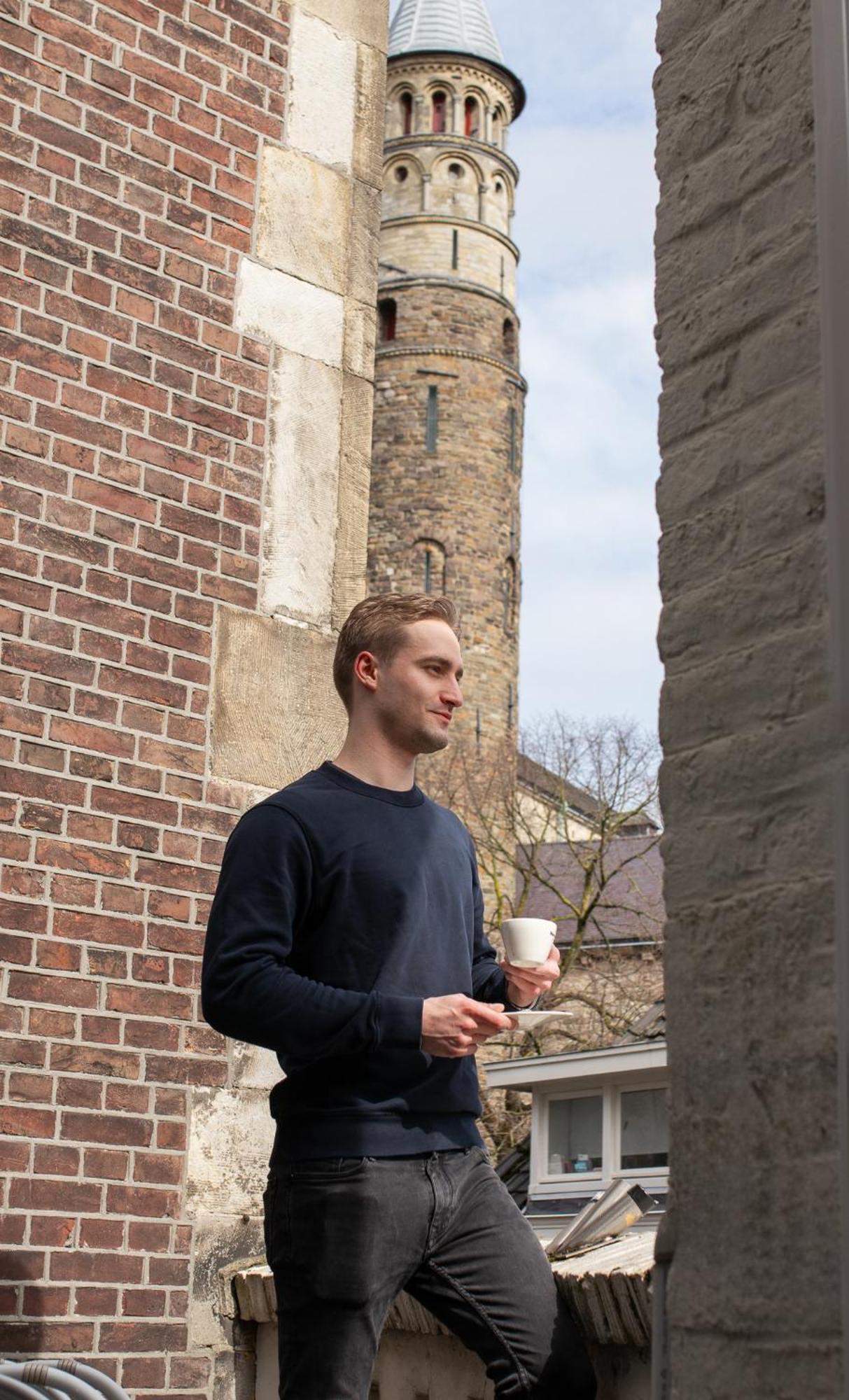 Studio,1658073876:JPEG