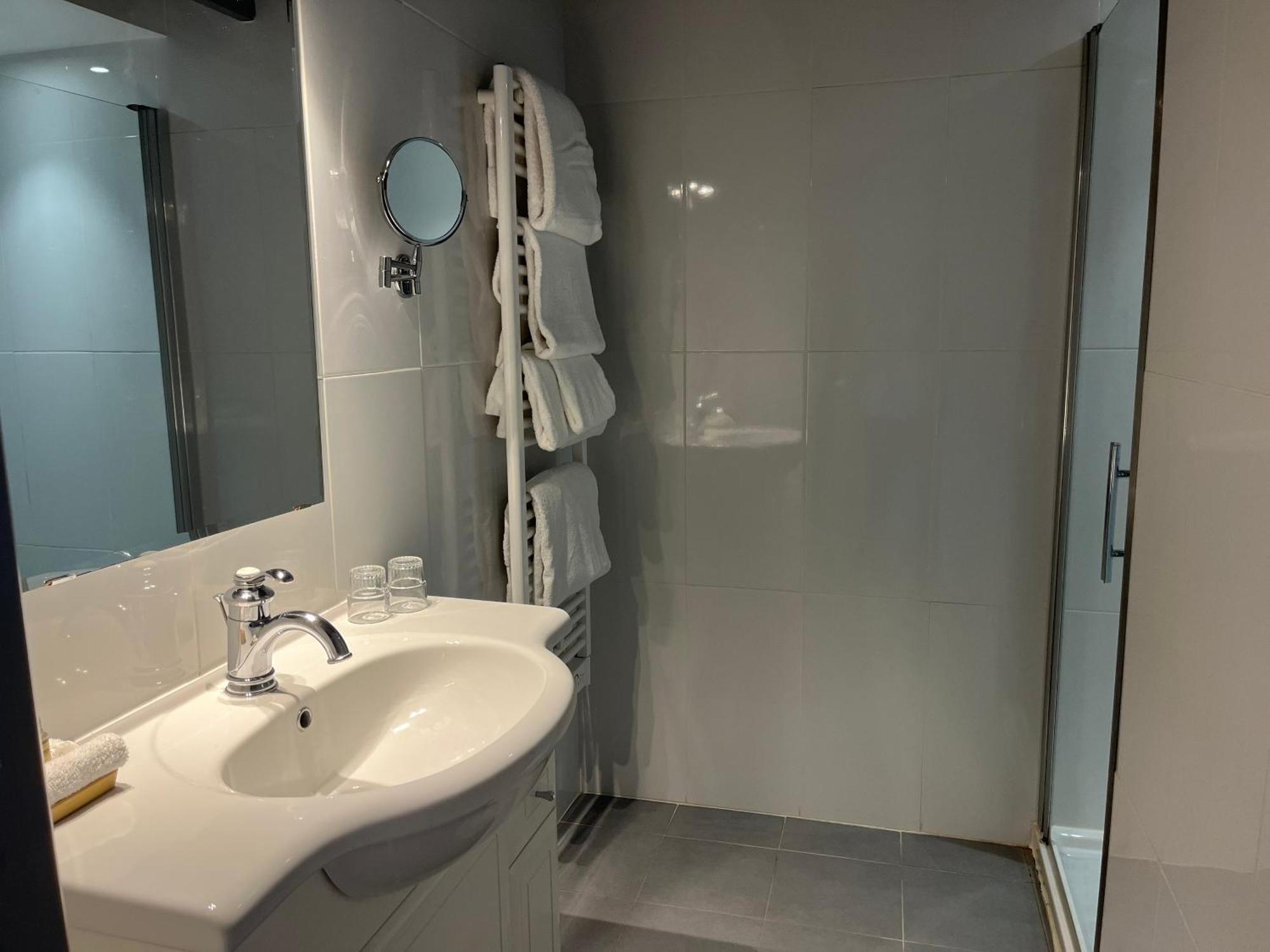 Queen Room,1607227632:JPEG