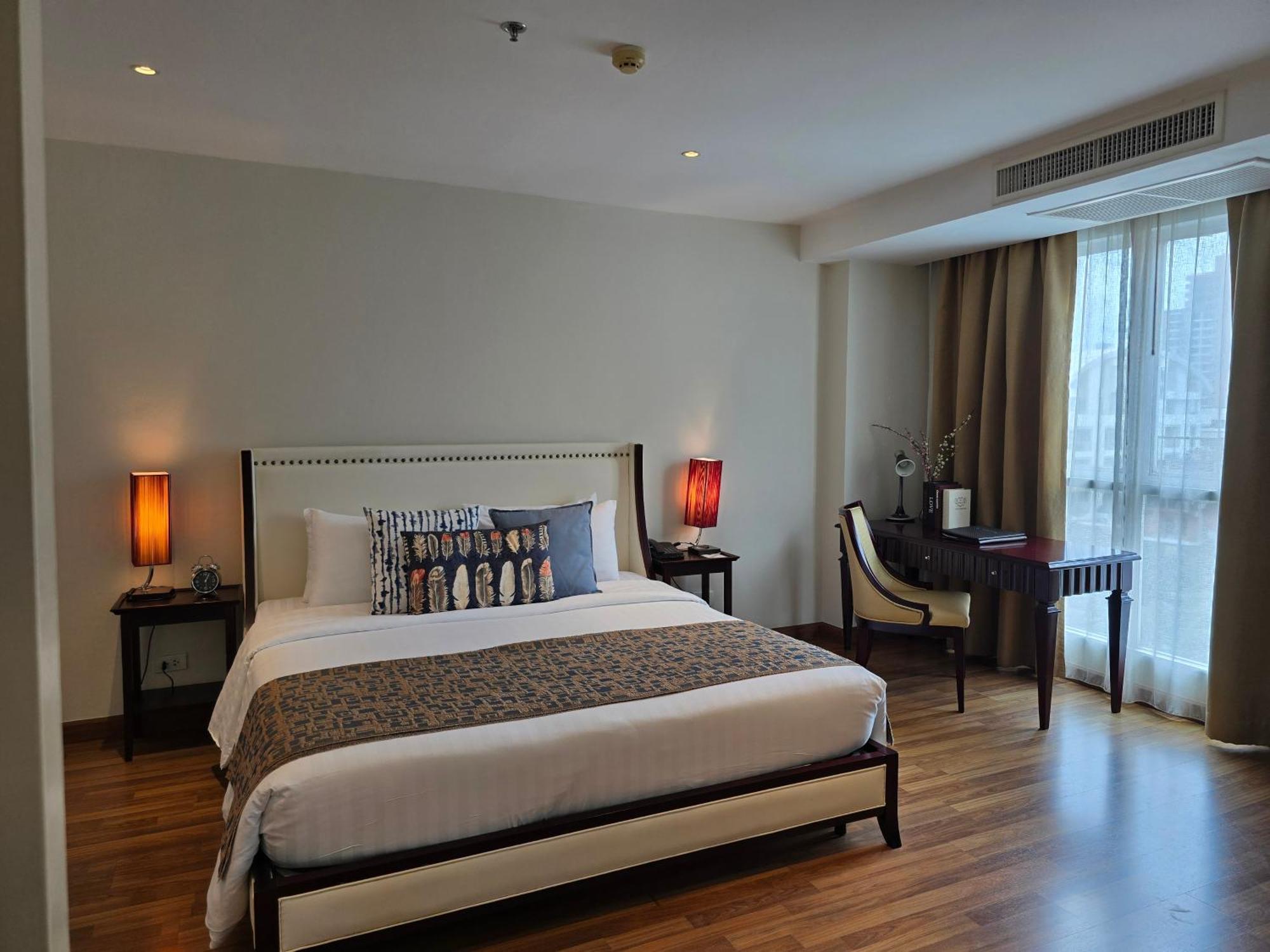 Deluxe One-Bedroom Suite
