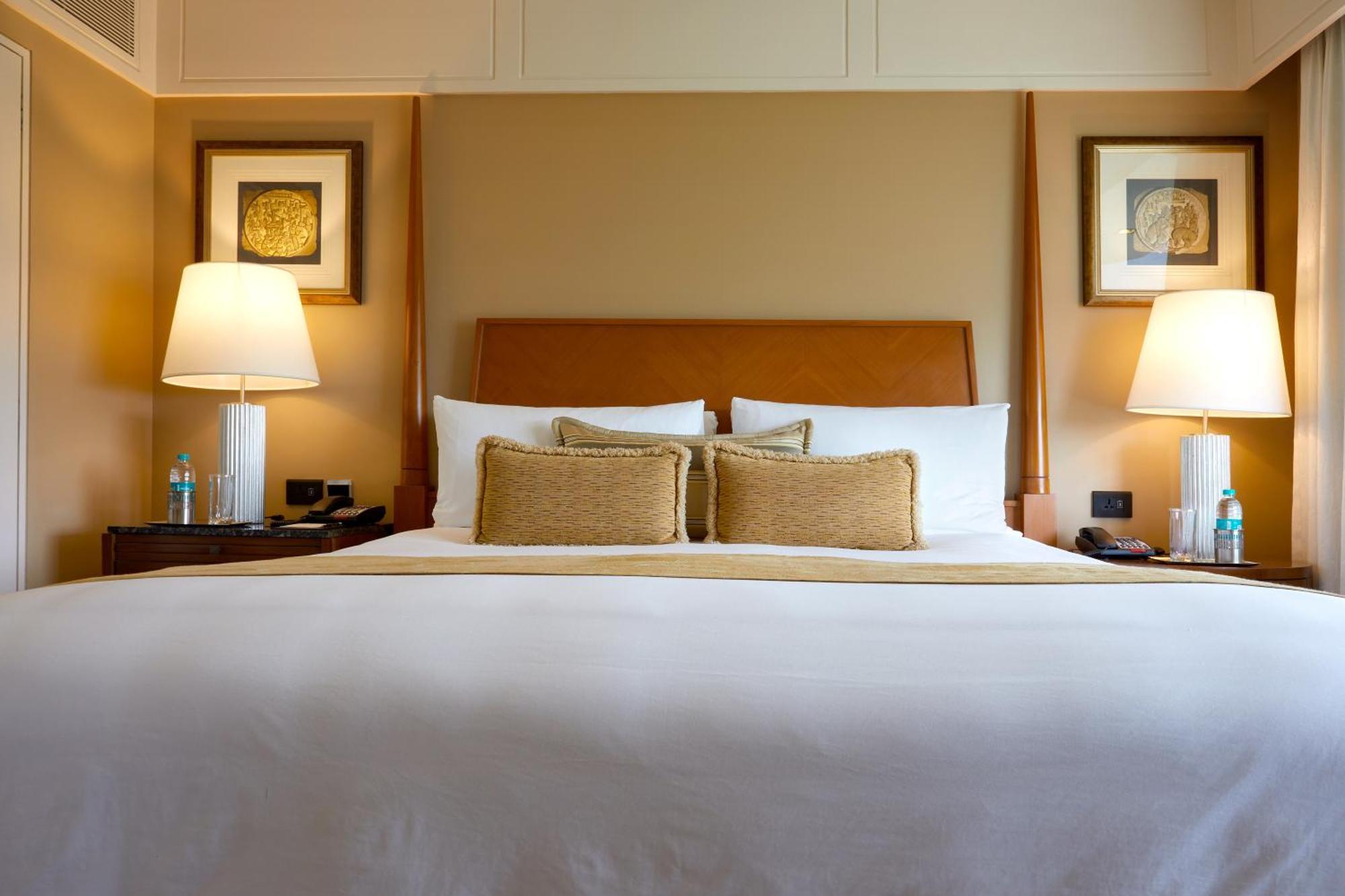 Executive Suite Bathtub Complimentary Airport transfer Lounge Accesscomplimentary usage of meeting room two hours per