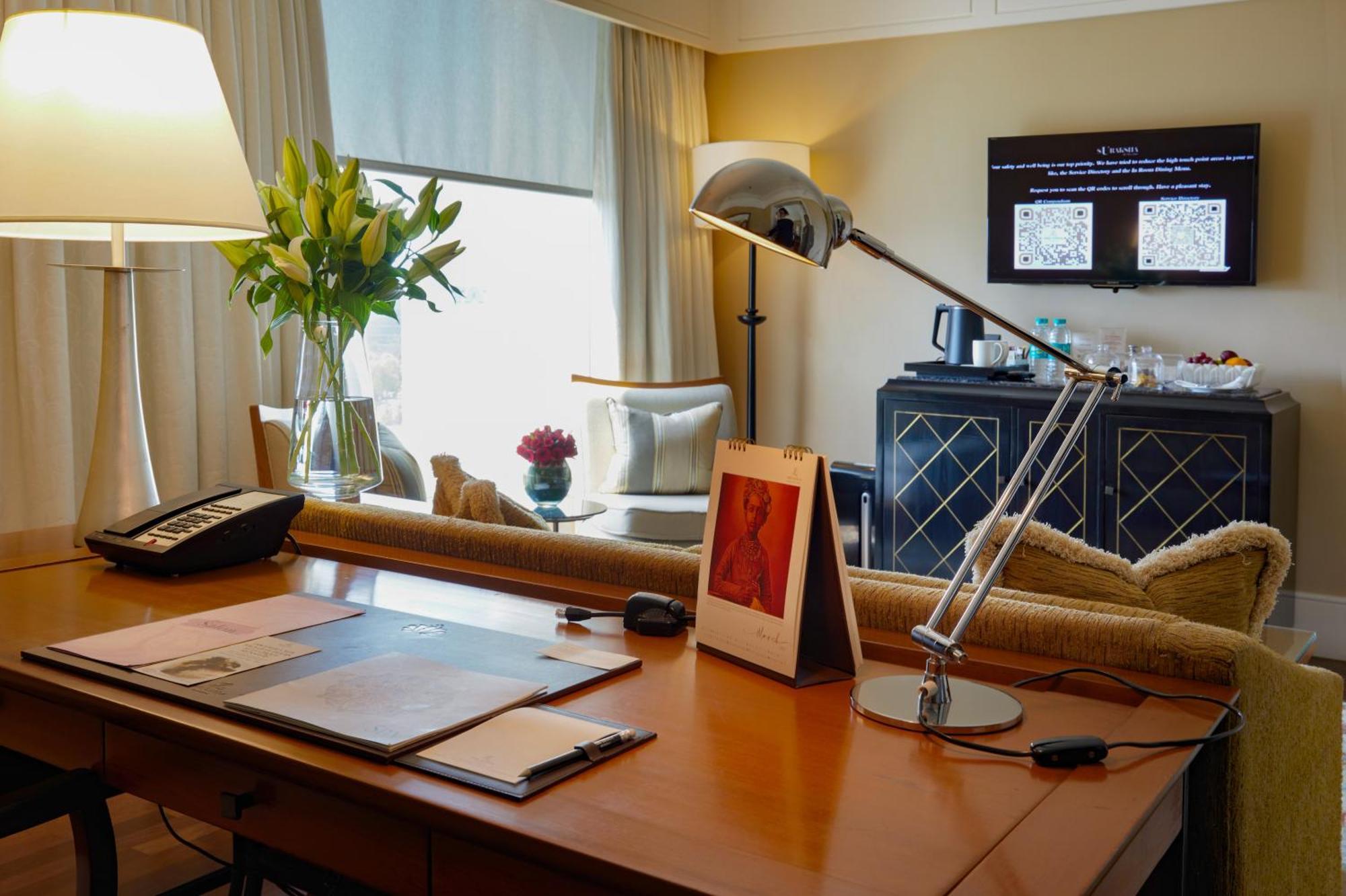Executive Suite Bathtub Complimentary Airport transfer Lounge Accesscomplimentary usage of meeting room two hours per