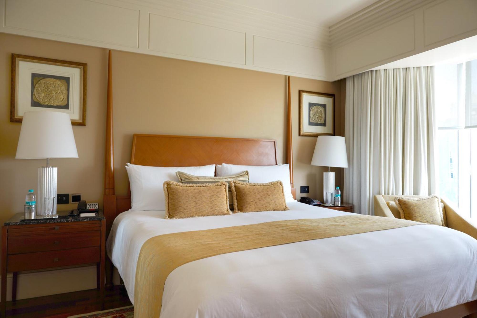 Executive Suite Bathtub Complimentary Airport transfer Lounge Accesscomplimentary usage of meeting room two hours per