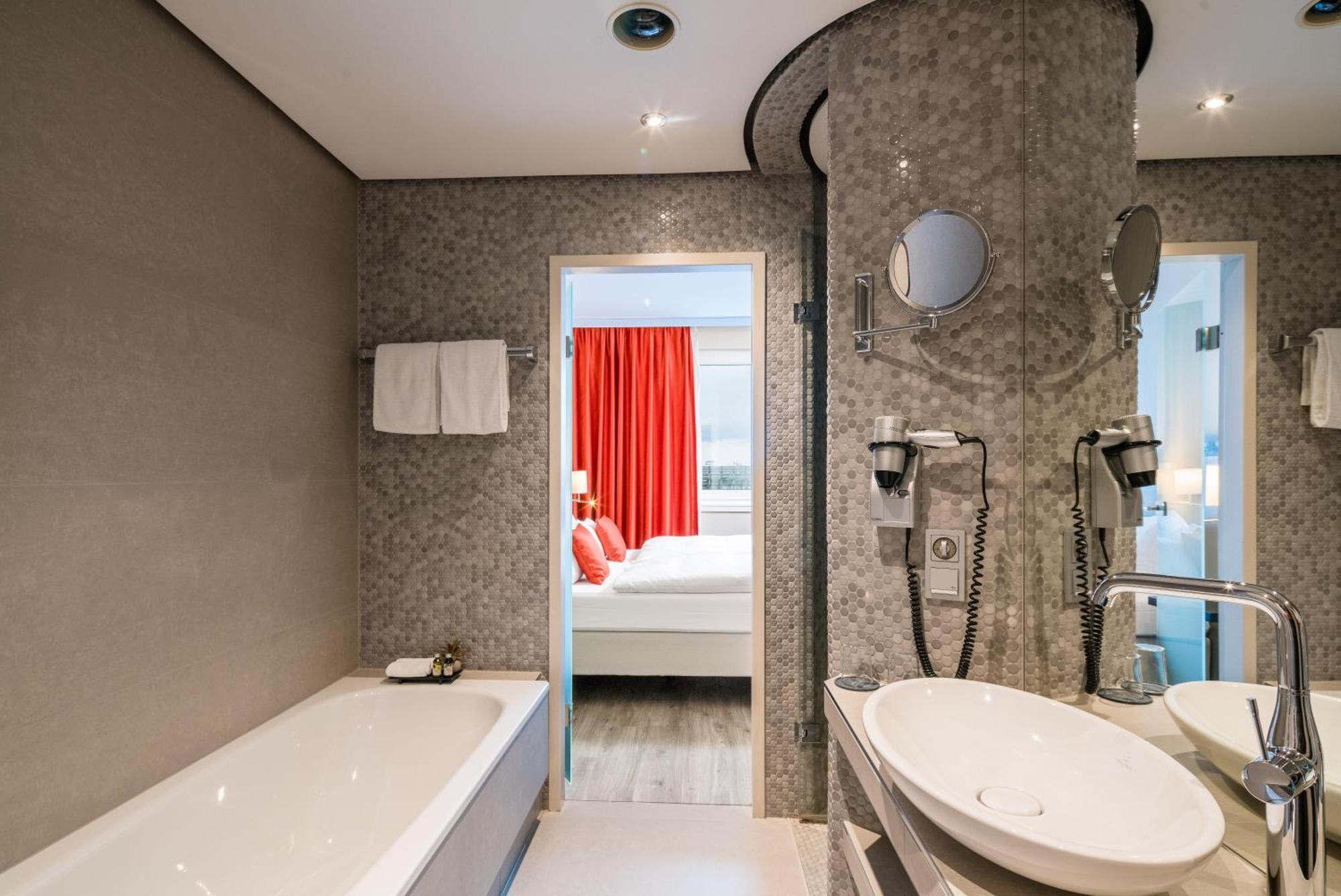 Suite,1608777573:JPEG