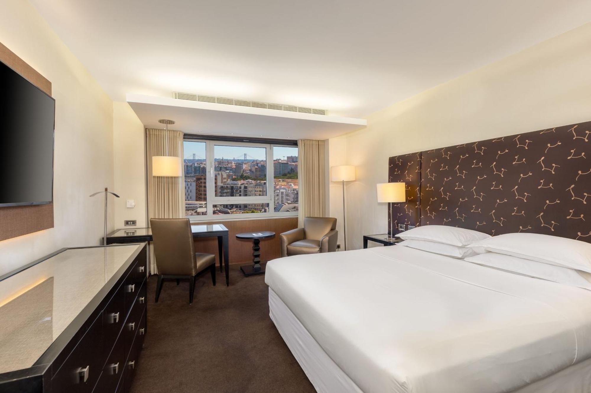 Deluxe Guest room 1 Queen Pool access