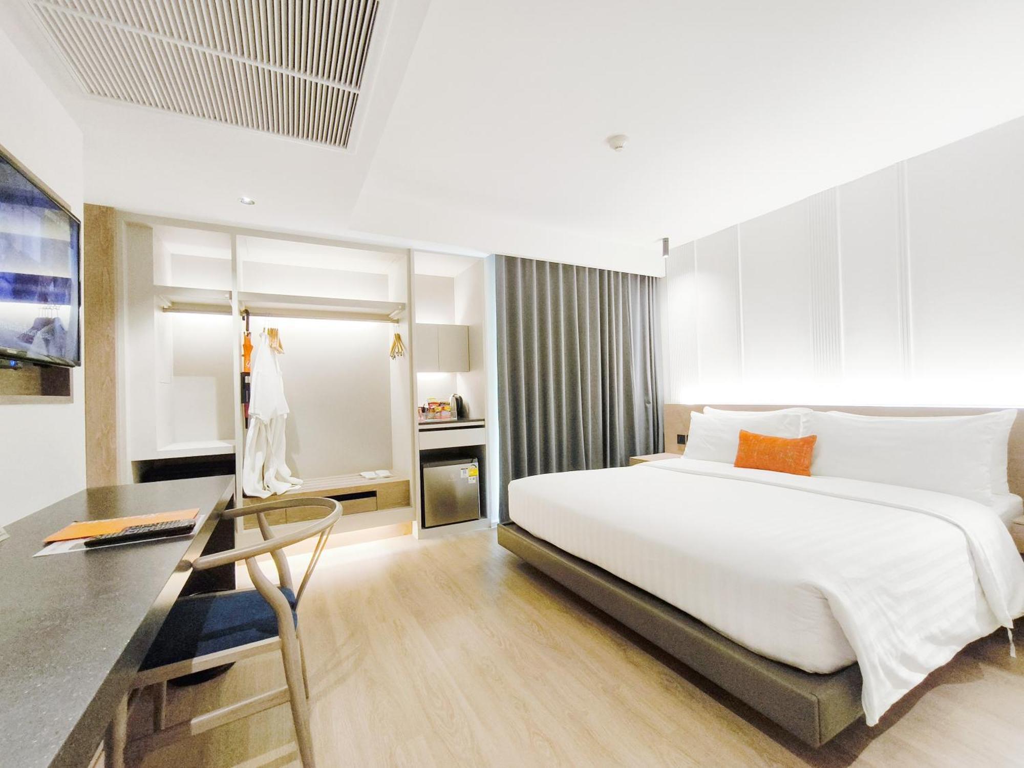 Premier Corner Room