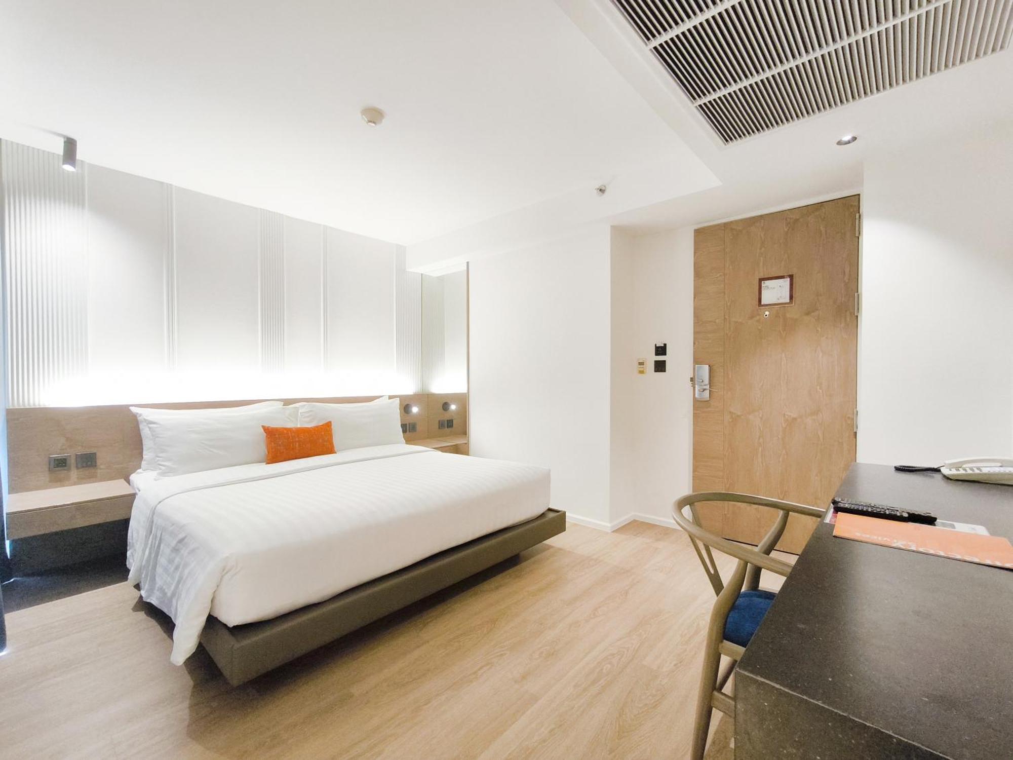 Premier Corner Room