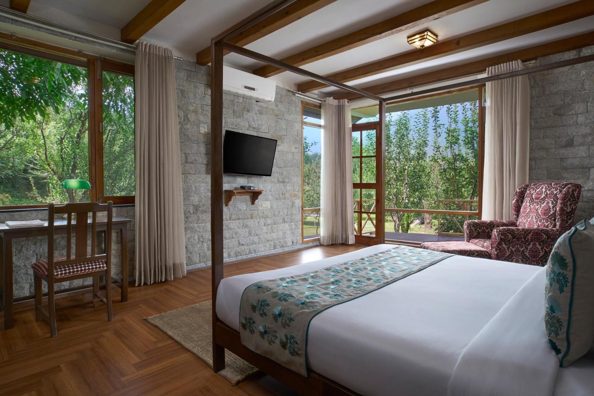 Deluxe Garden & Mountain View