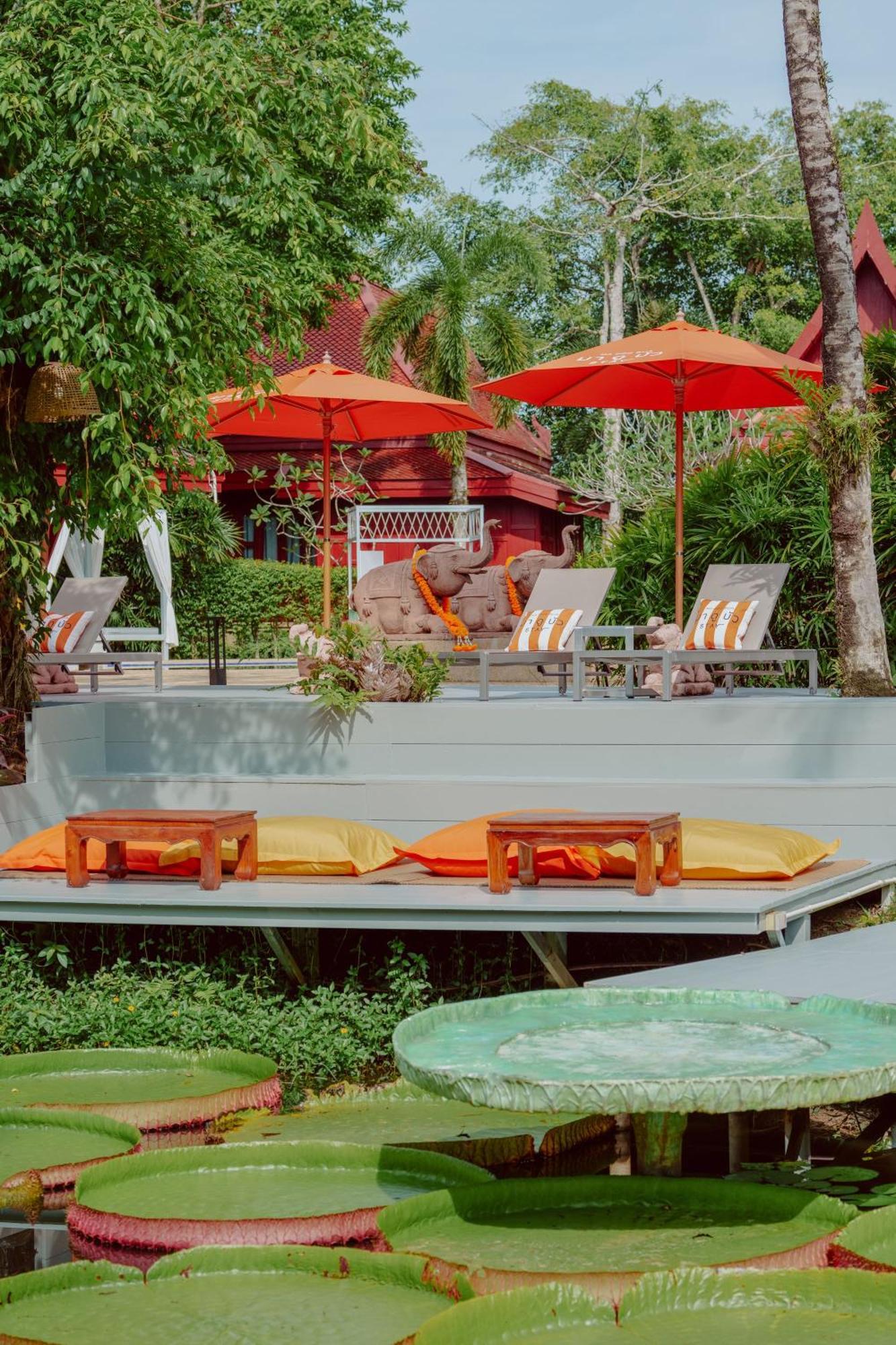 Villa Poolside