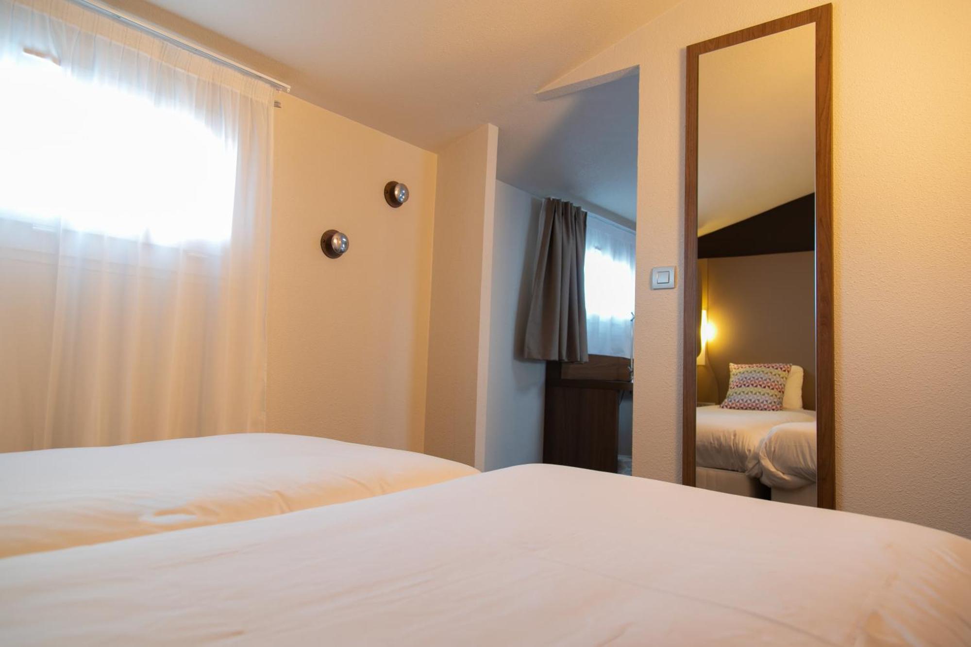 Room One Double Twin Beds