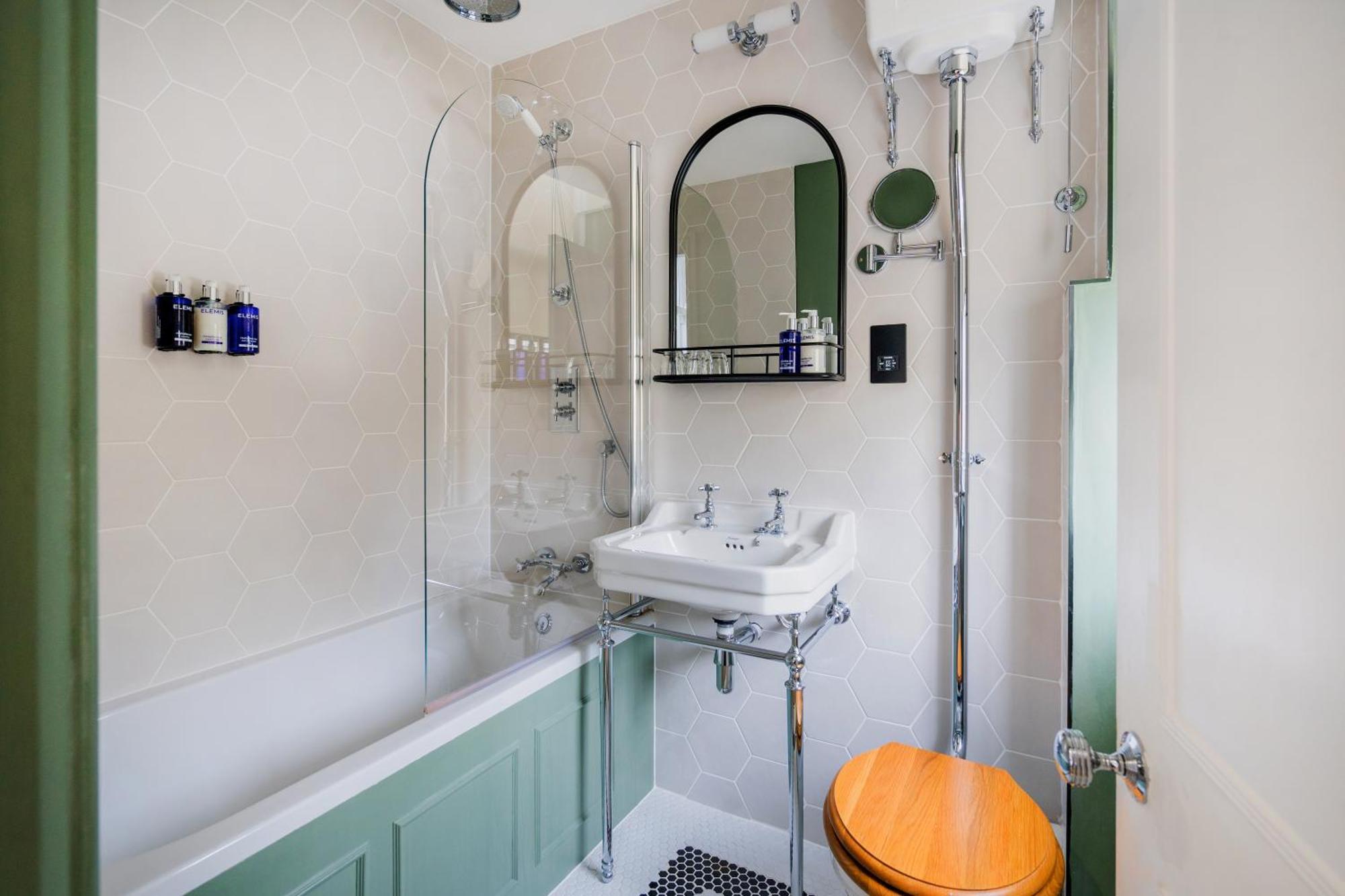 Superior Single Room,1646332019:JPEG