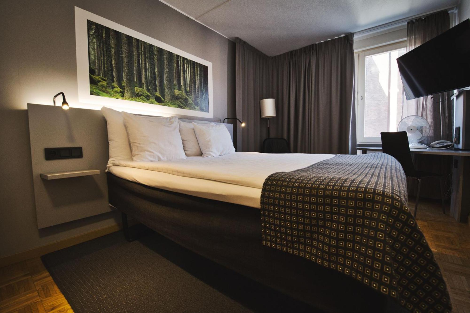 Small Double Room 140 cm bed