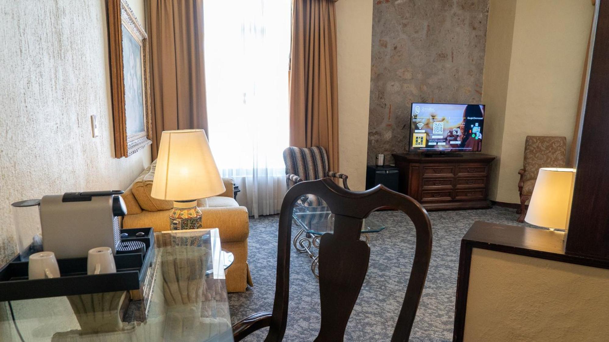 Governor Suite King