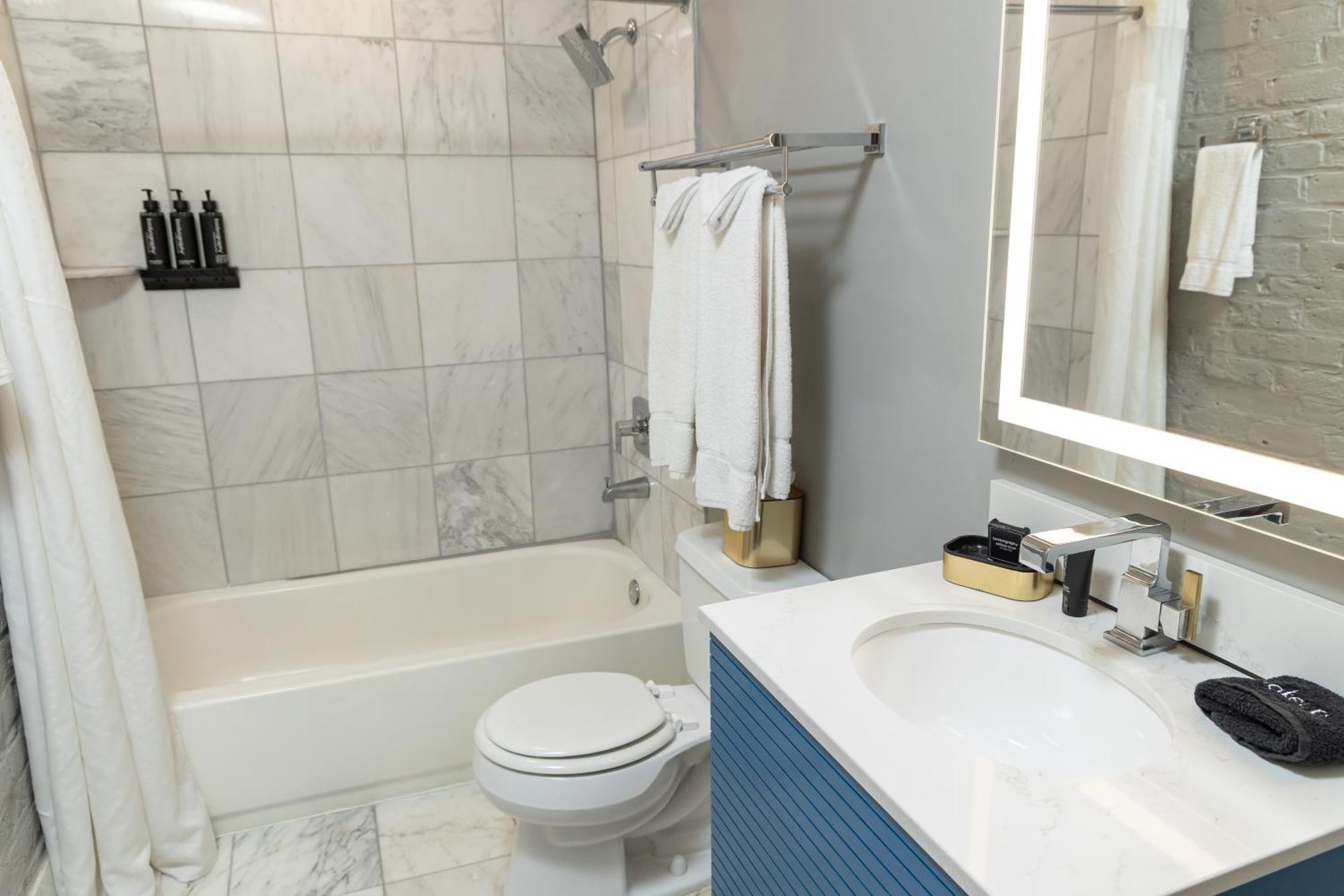 Deluxe Room with Two Queen Beds,1610222550:JPEG