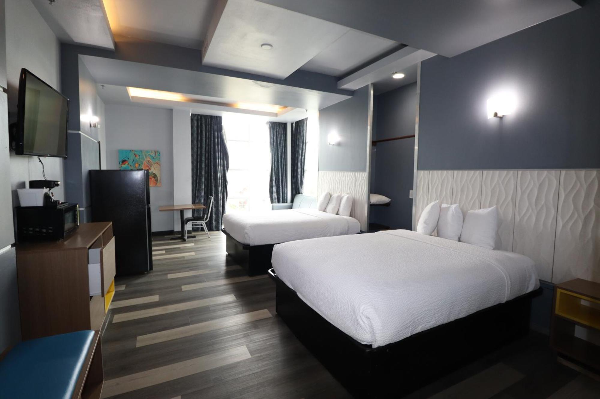 Queen Room Two Queen Beds Pet Friendly or Non-Smoking