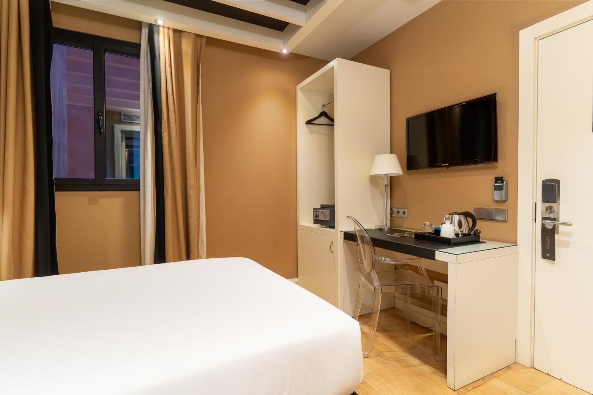 Interior Single Room without views