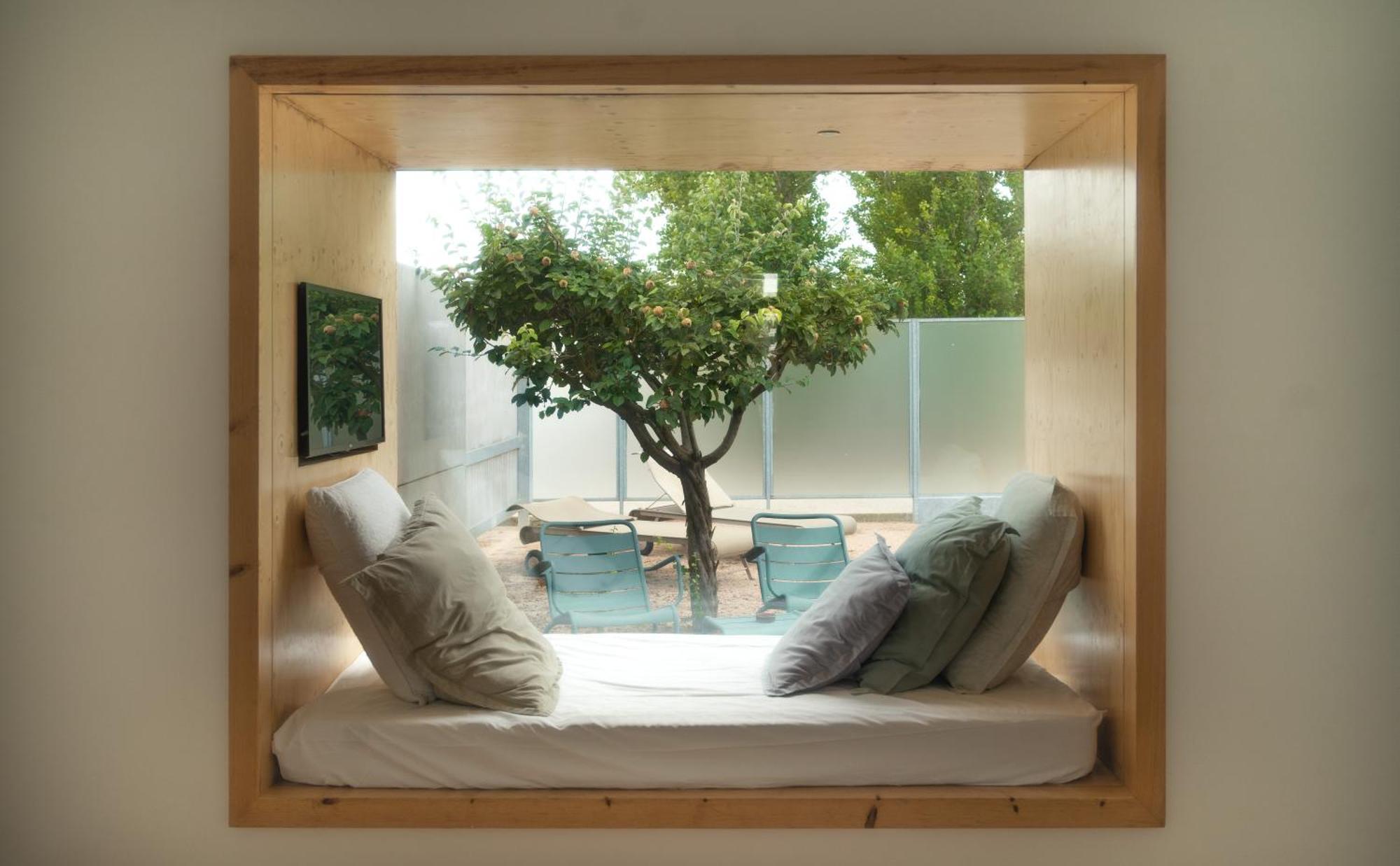 Cubo con bañera exterior y patio privado
