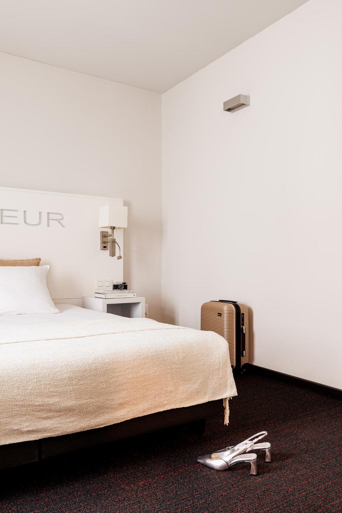 Deluxe King Room,1611052796:JPEG