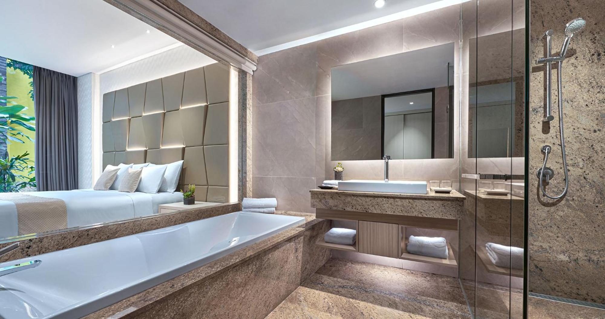 Deluxe Plus Bathtub