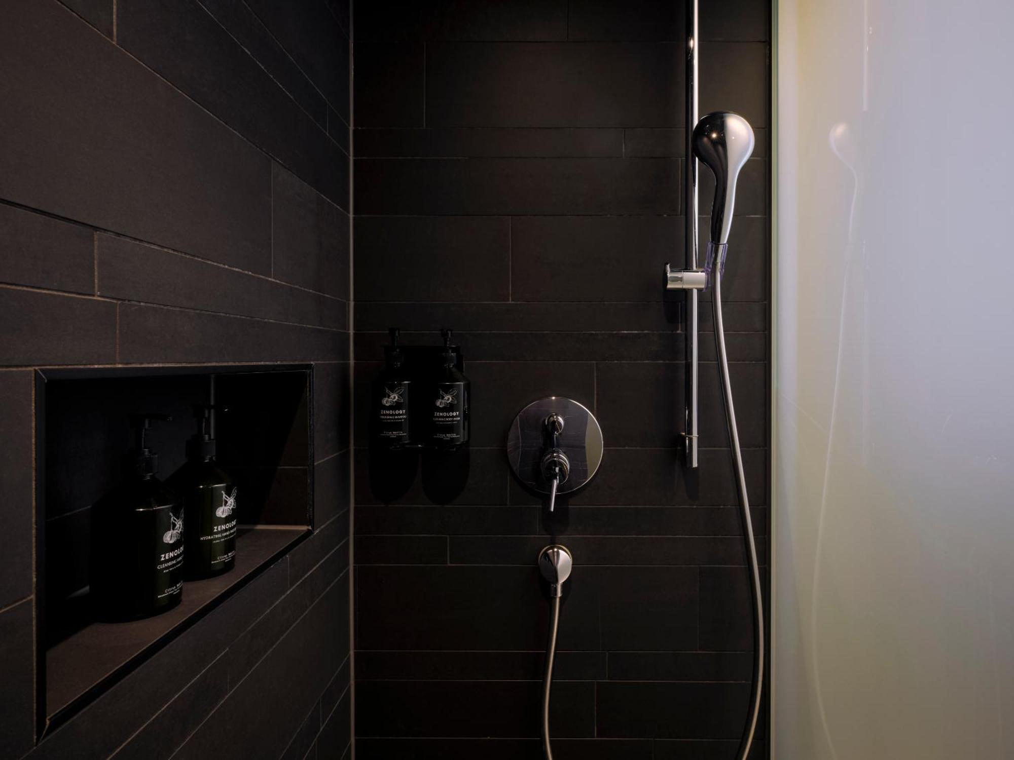 Large Room,1611082773:JPEG