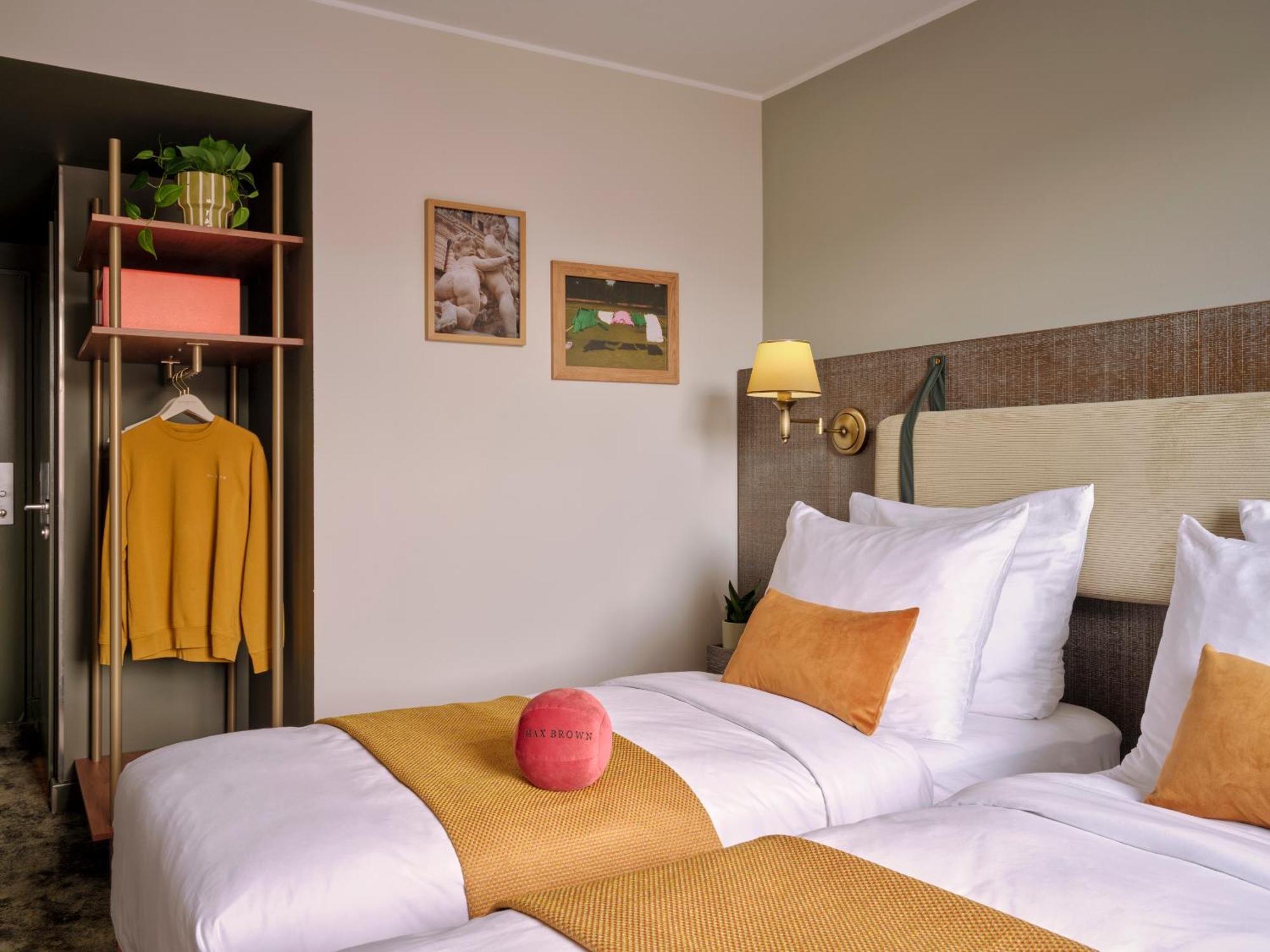 Medium Twin Room