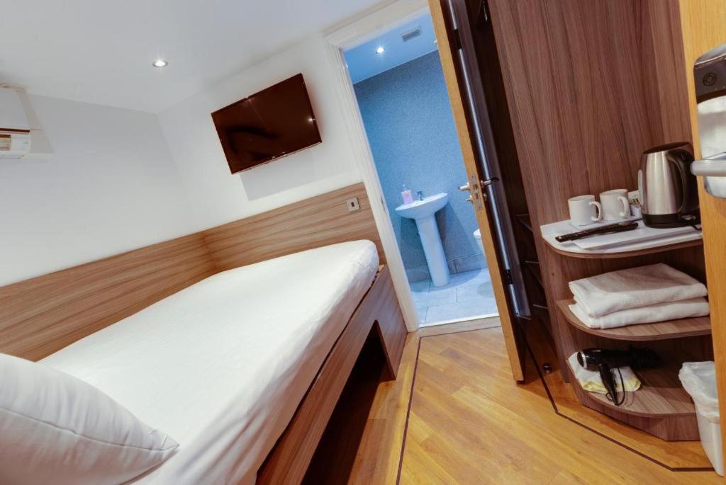 Economy Double Pod Room without Window