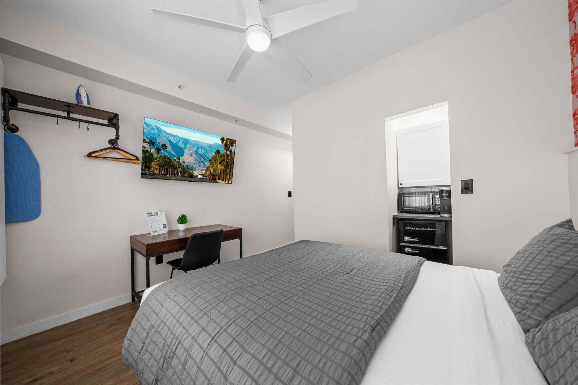 Standard Accessible Queen Room