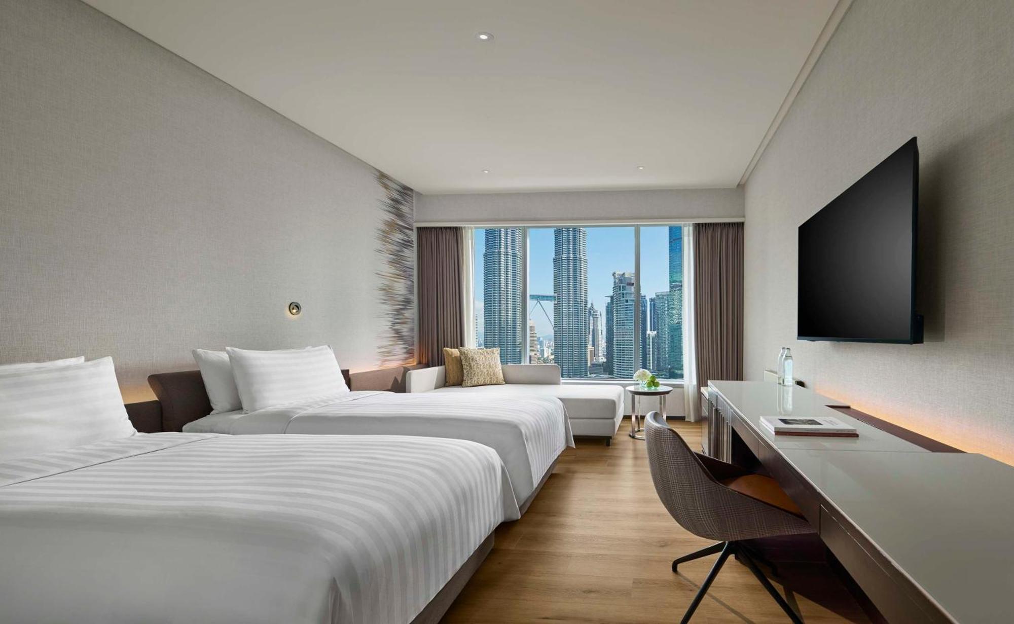 Deluxe Twin Towers View Room – Twin bed Newly Refurbished