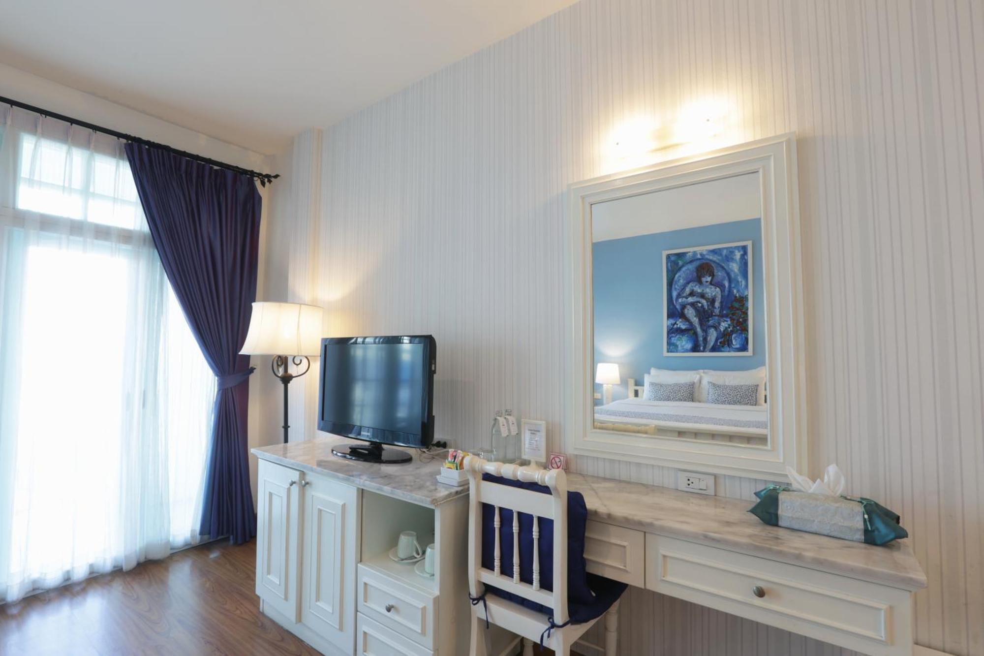 Premium Deluxe 2 Twin City View Balcony