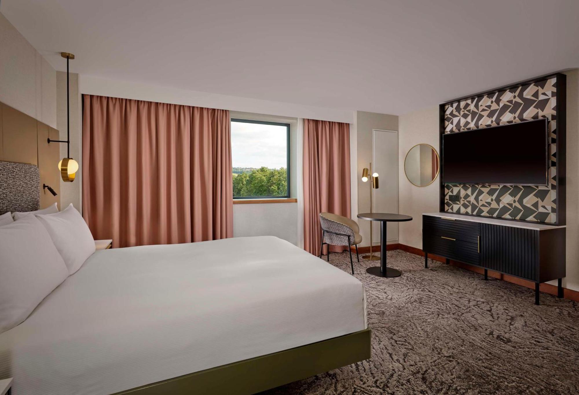 Queen Room - Accessible