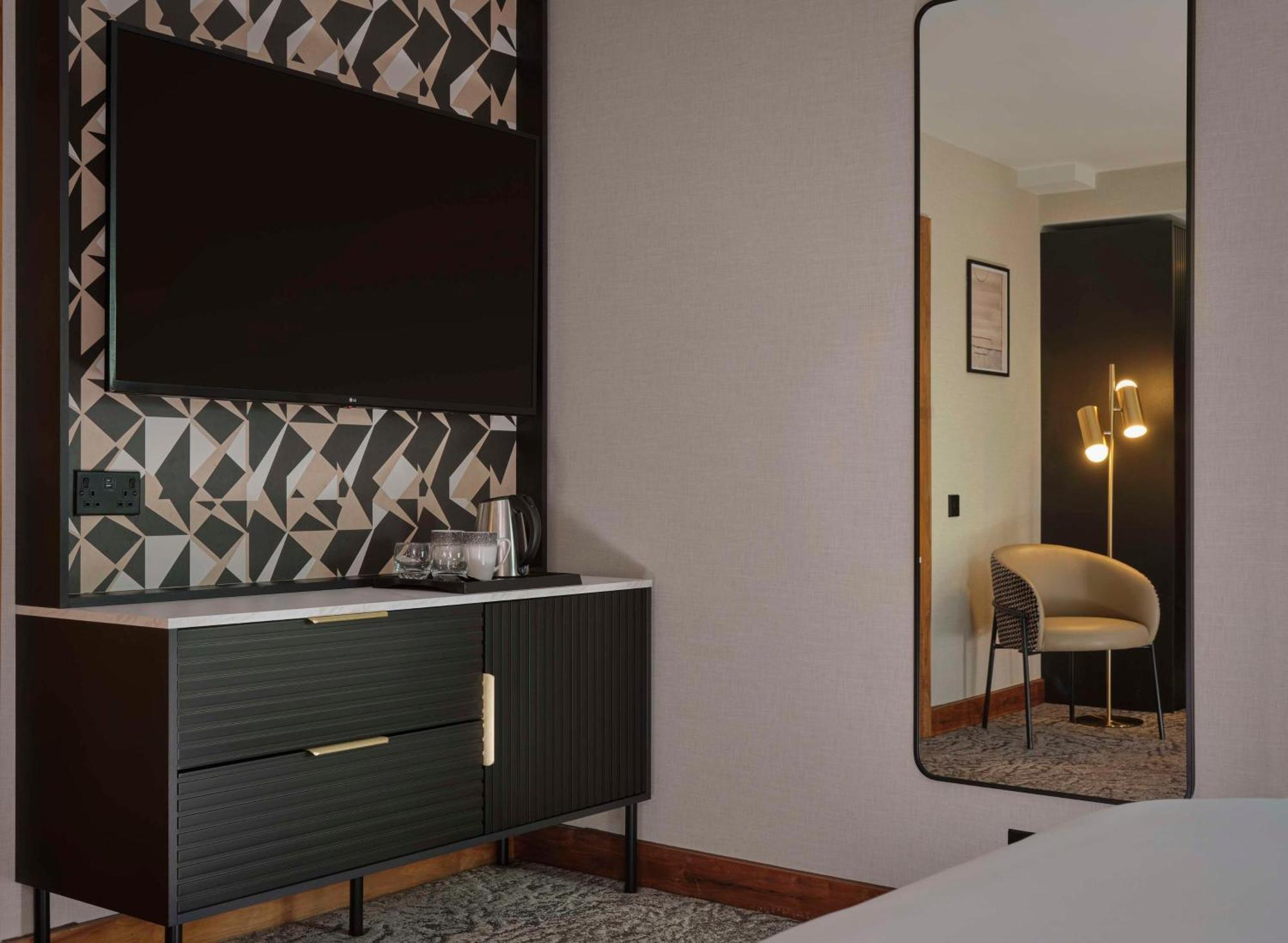 King Deluxe Family Room