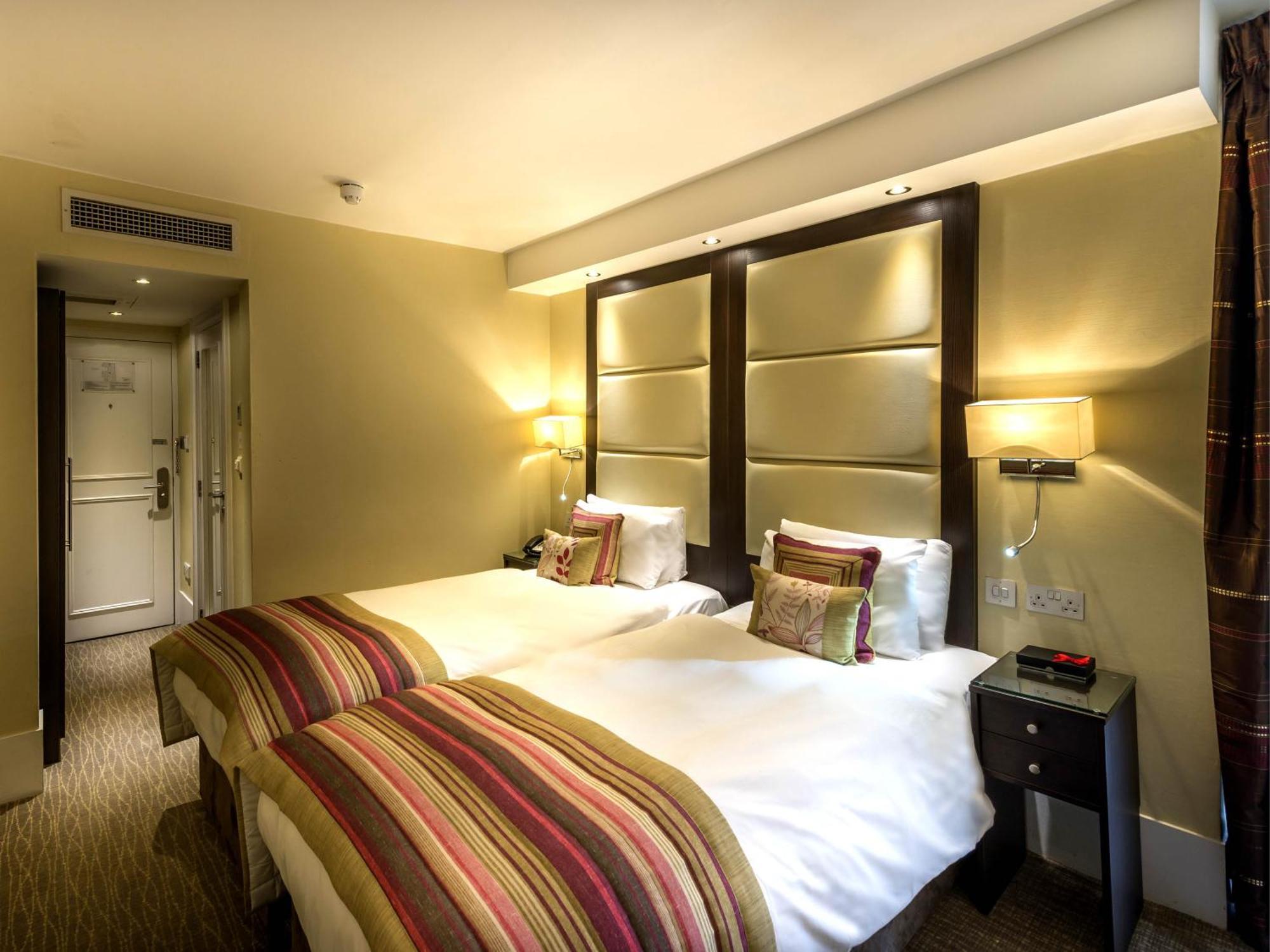 Club Twin Room