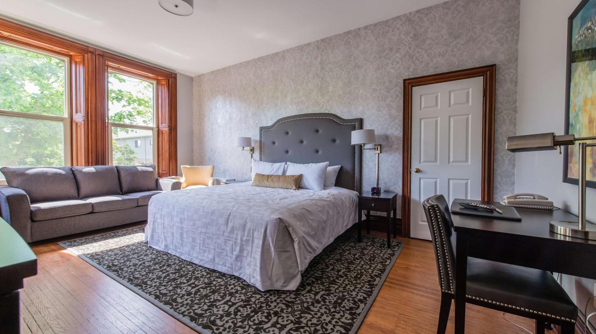 Large King Room with Soaking Tub - Non-Smoking,1614791492:JPEG