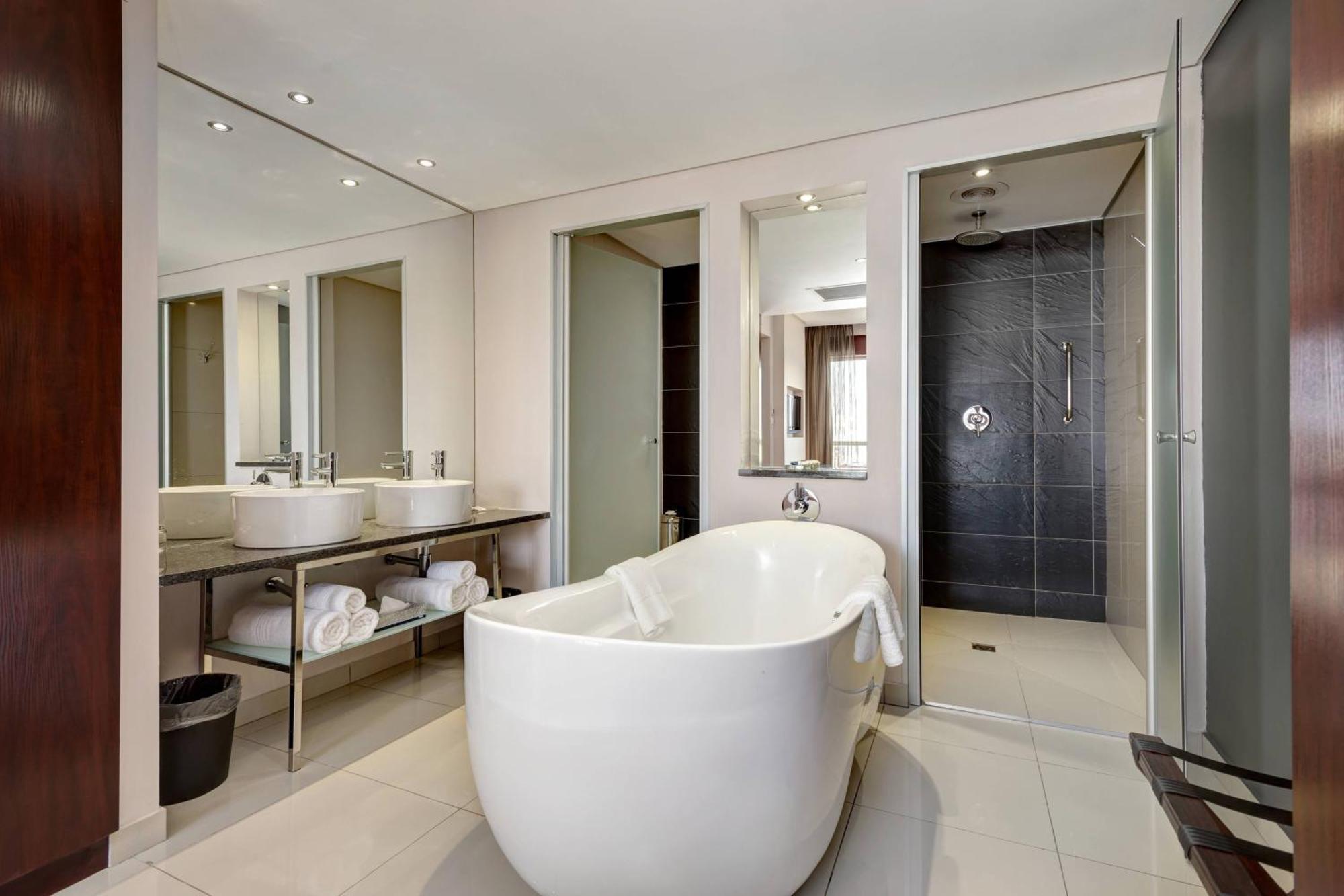 One-Bedroom King Suite