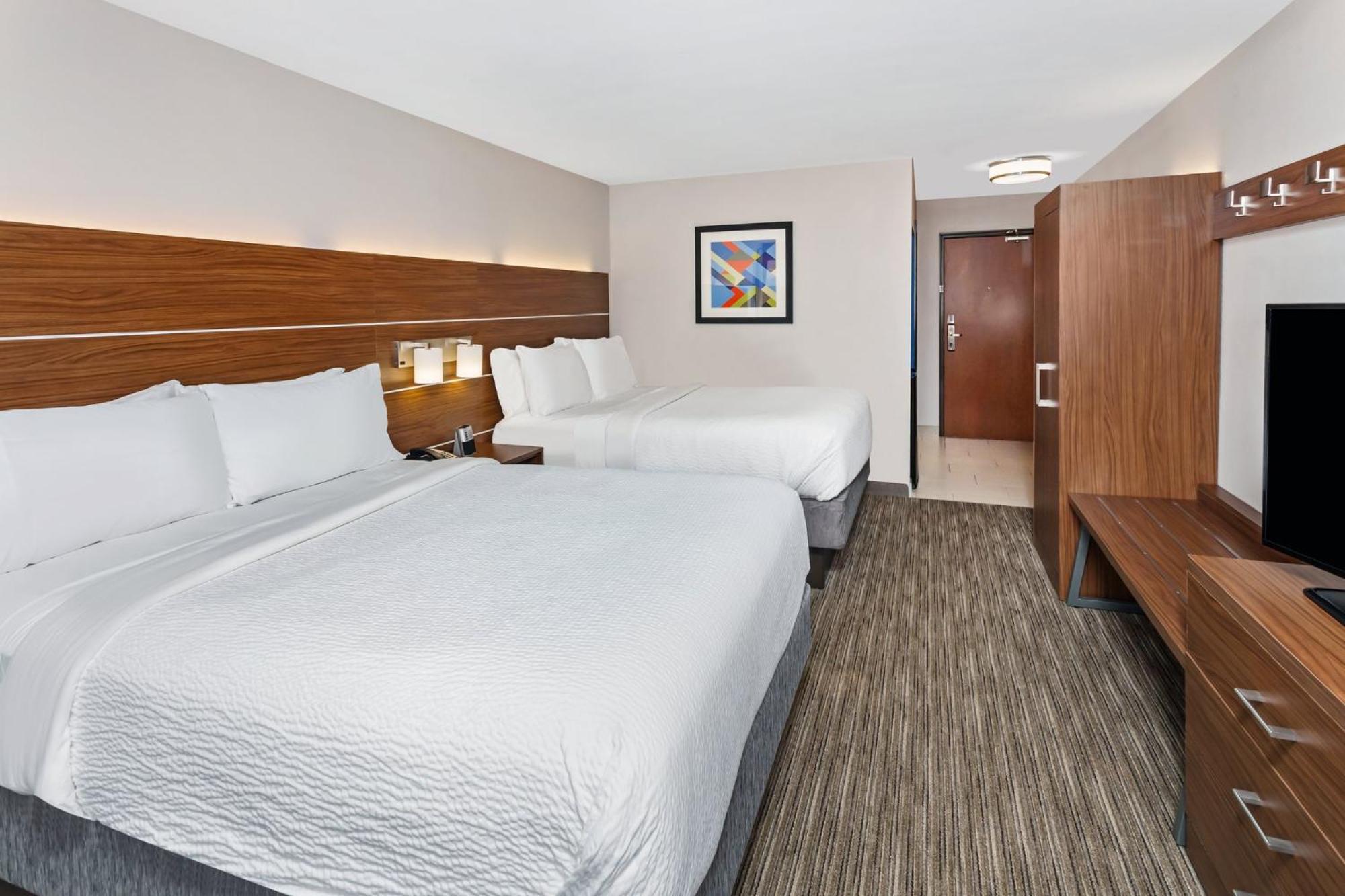 Standard Queen Room Two Queen Beds Extra Floor Space