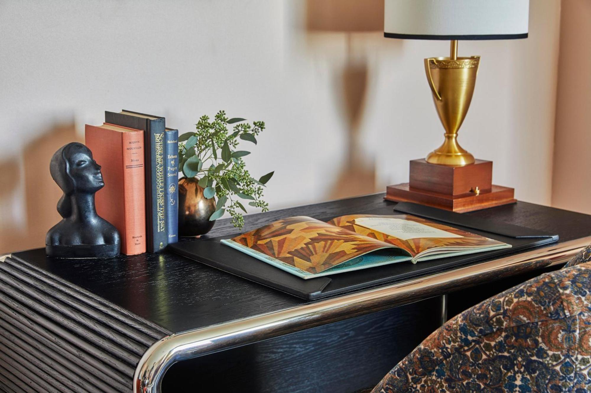 Graduate King Room with Skyline View,1616418830:JPEG