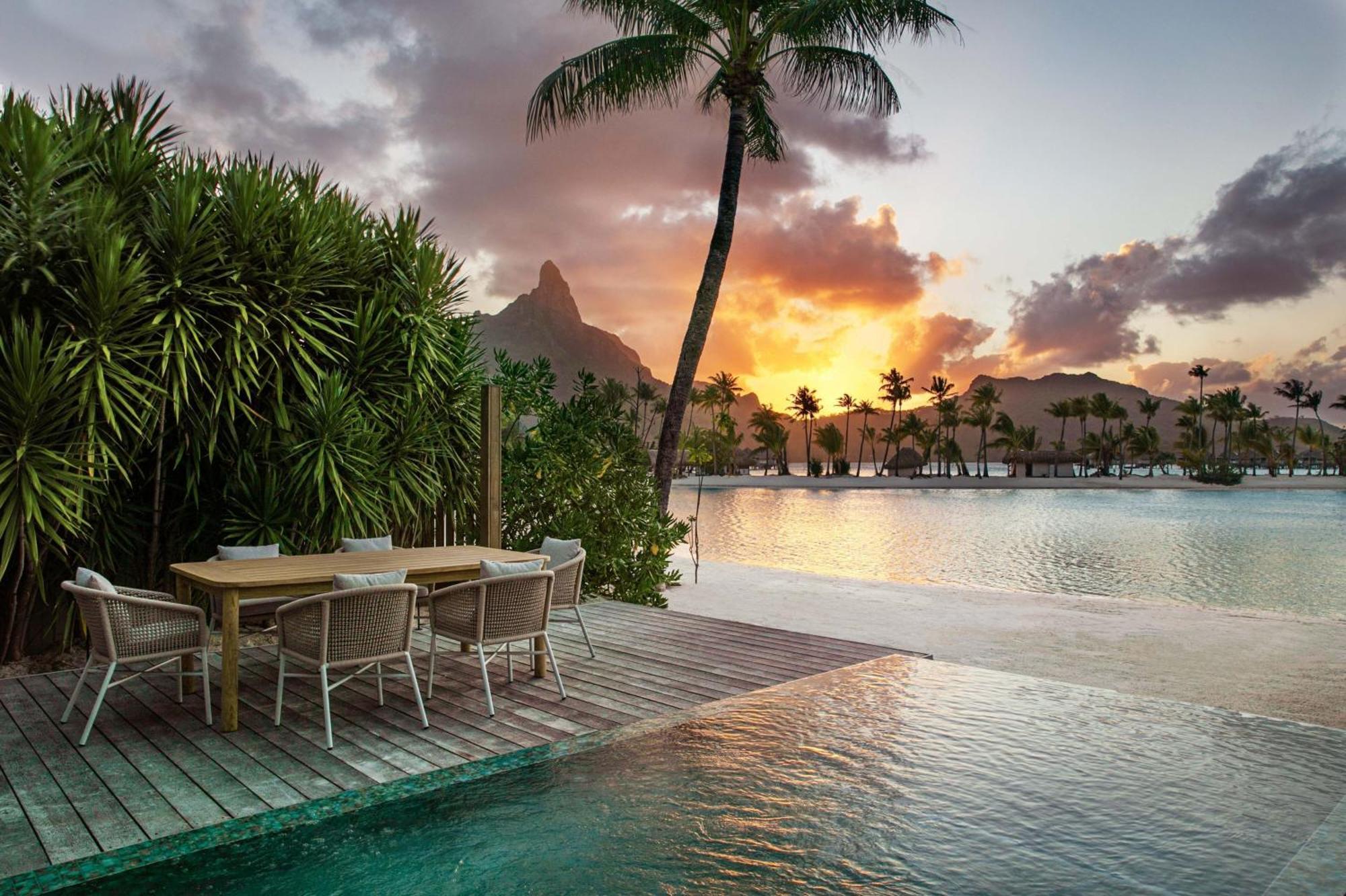 Beach Bungalow Suite Lagoon View Plunge Pool