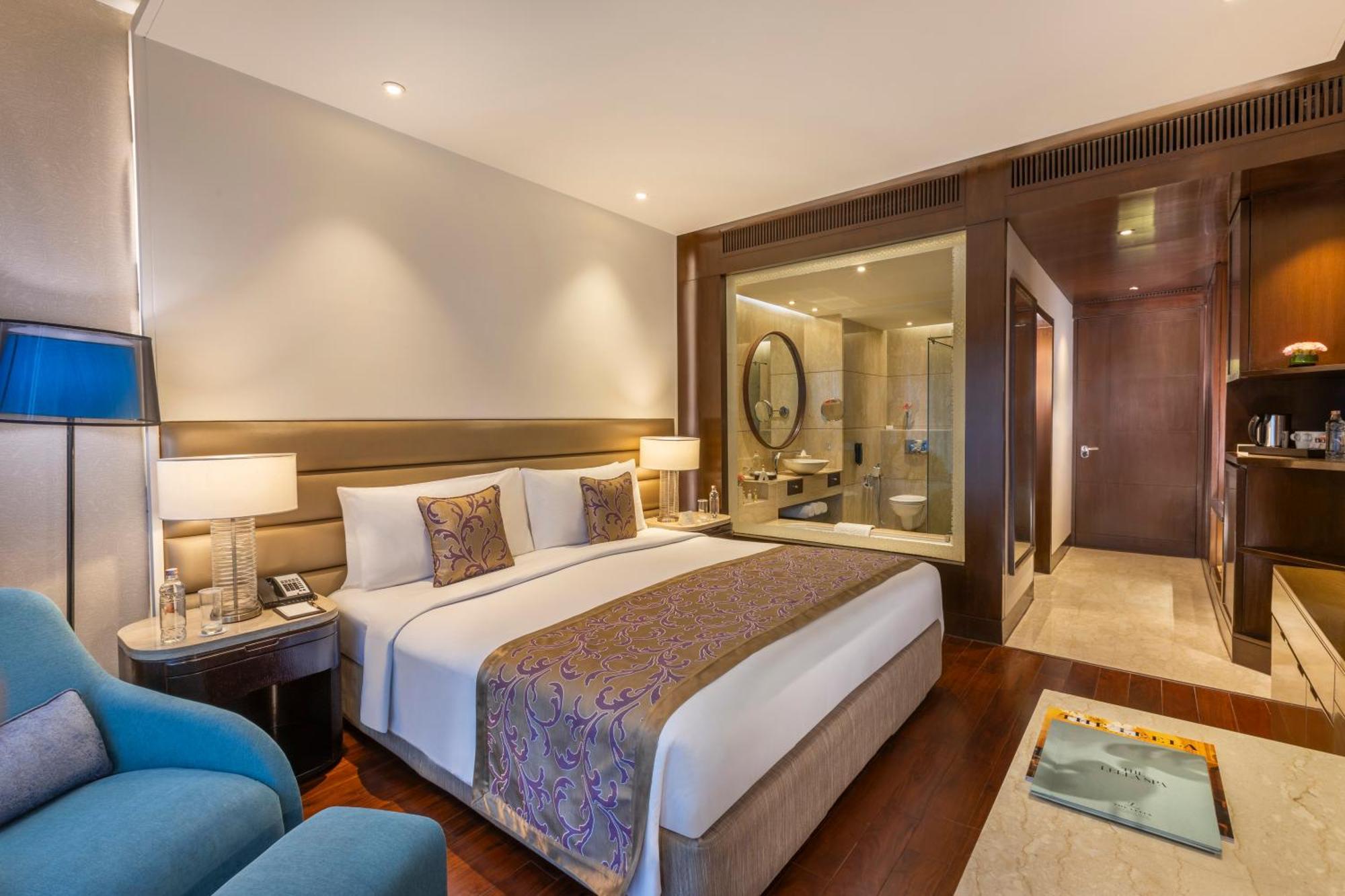 Deluxe Room Balcony savings on all hotel services