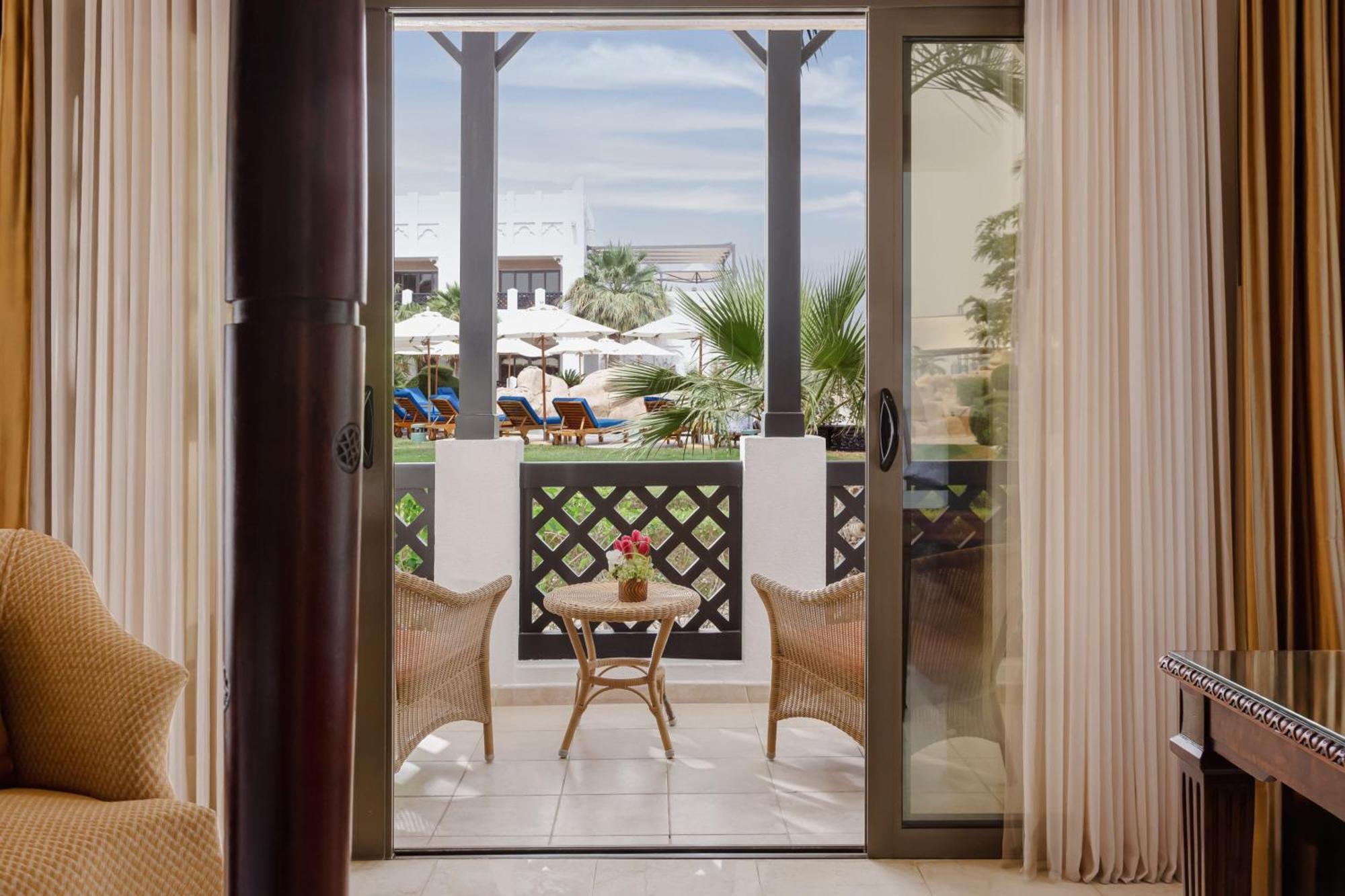 Deluxe Pool View Room Guest room 1 King