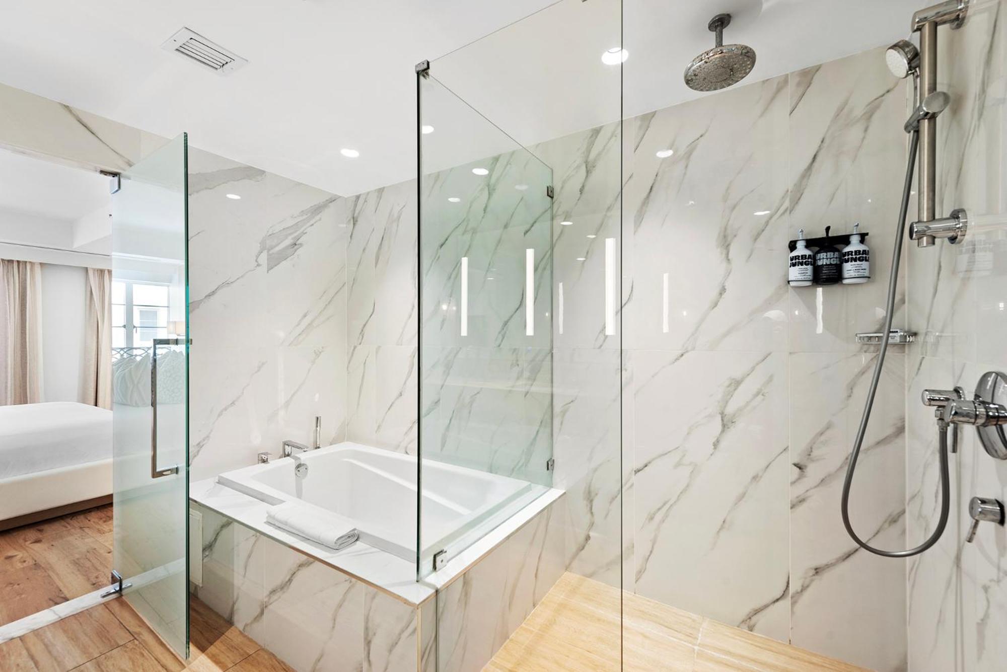 Deluxe Superior Bathtub