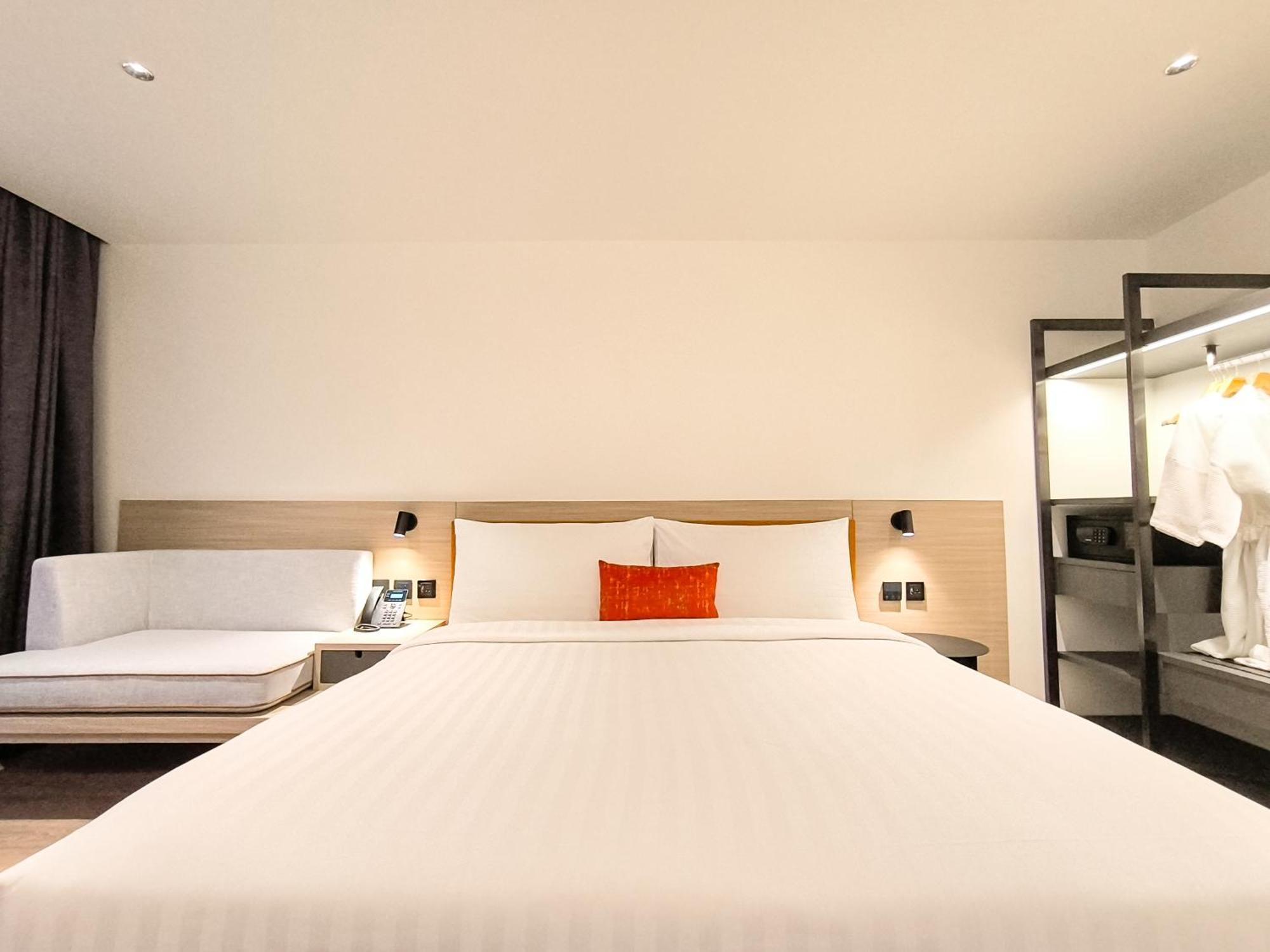 Premier Connecting Room